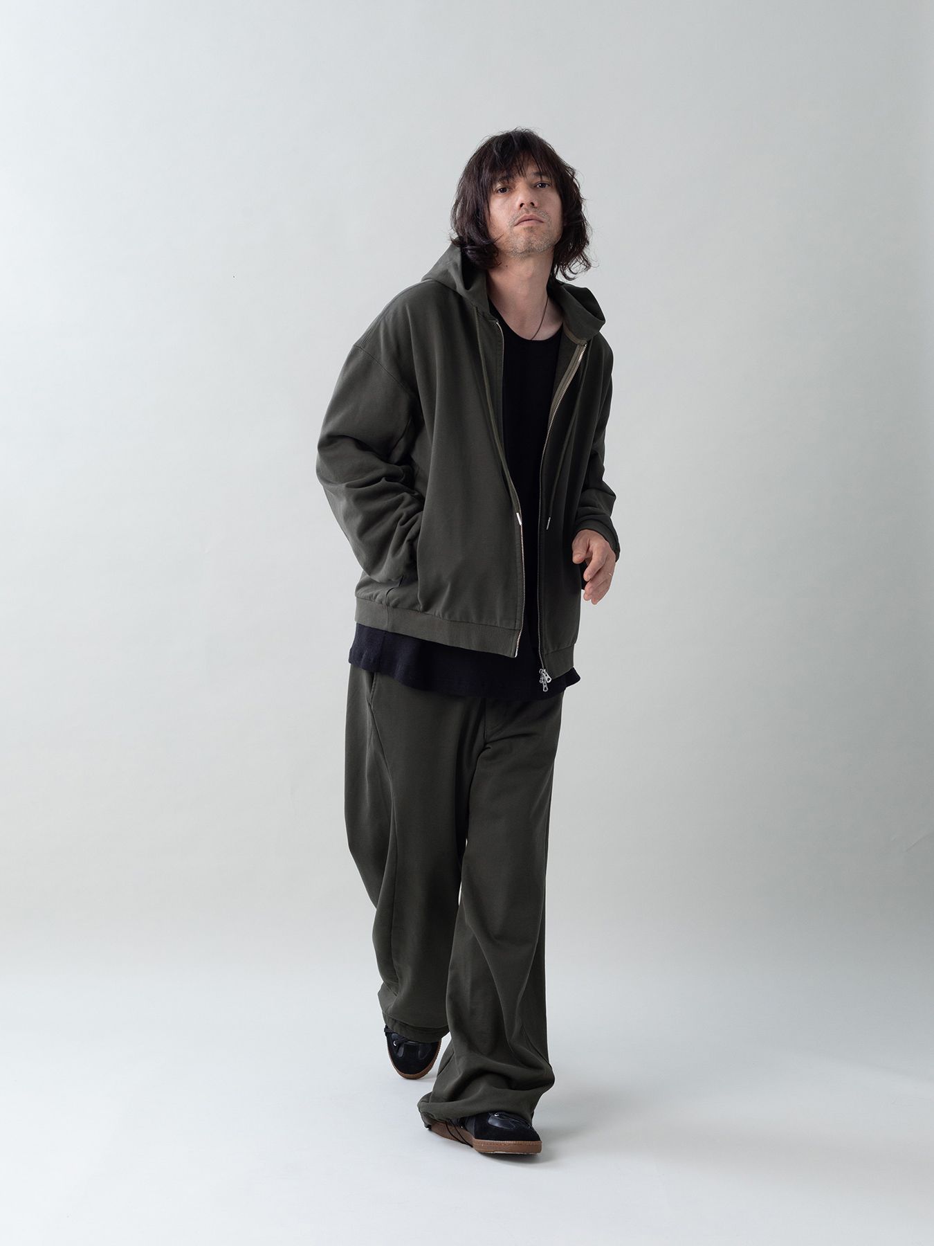 【予約品 5月6日(水) 締切】MOLD-SWEATPARKA / スウェットジップパーカー / チャコール