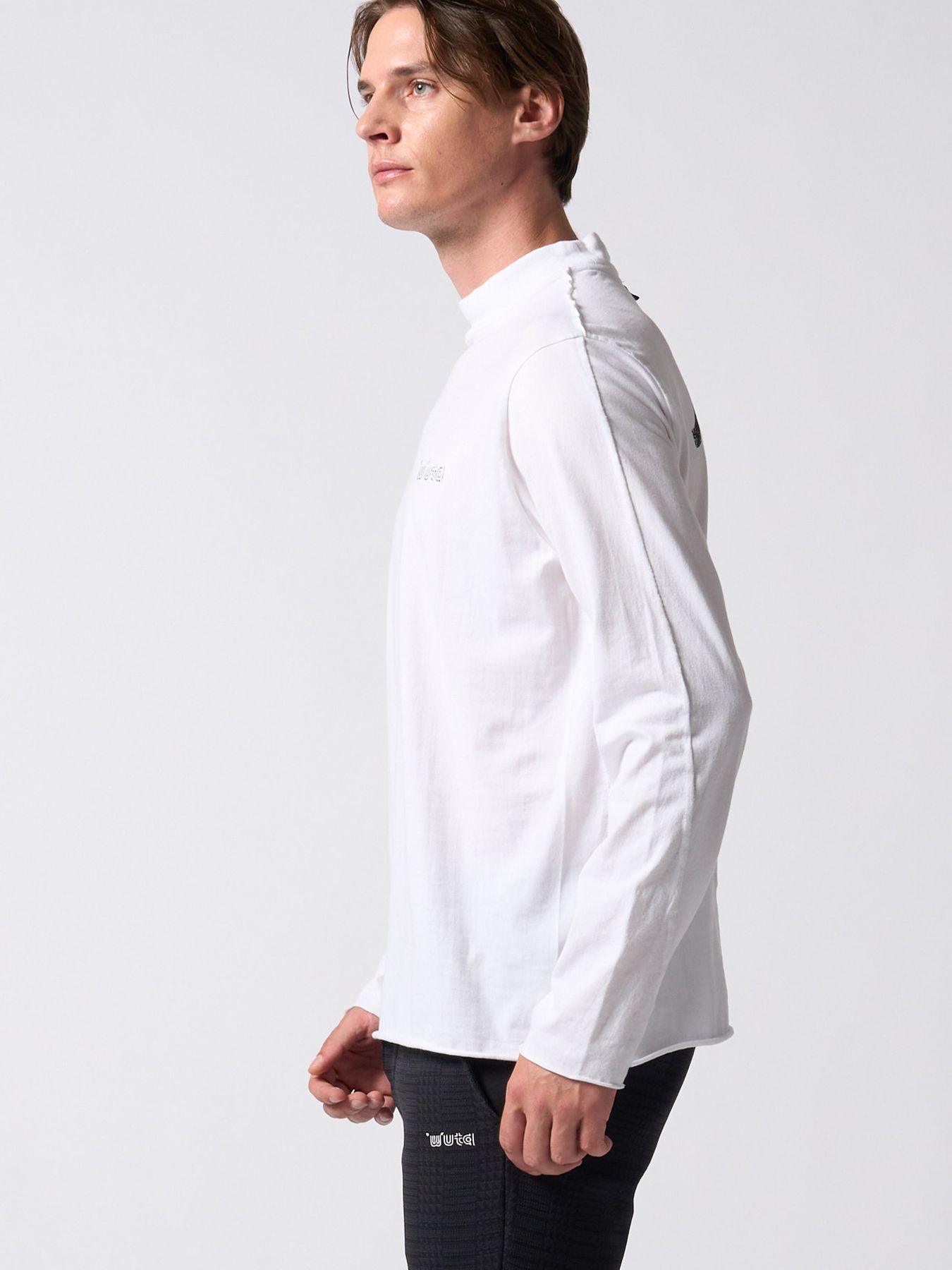 【予約品】muta × wjk collection：cut-off mock-neck L-S(printed) / モックネックロングスリーブカットソー / ホワイト