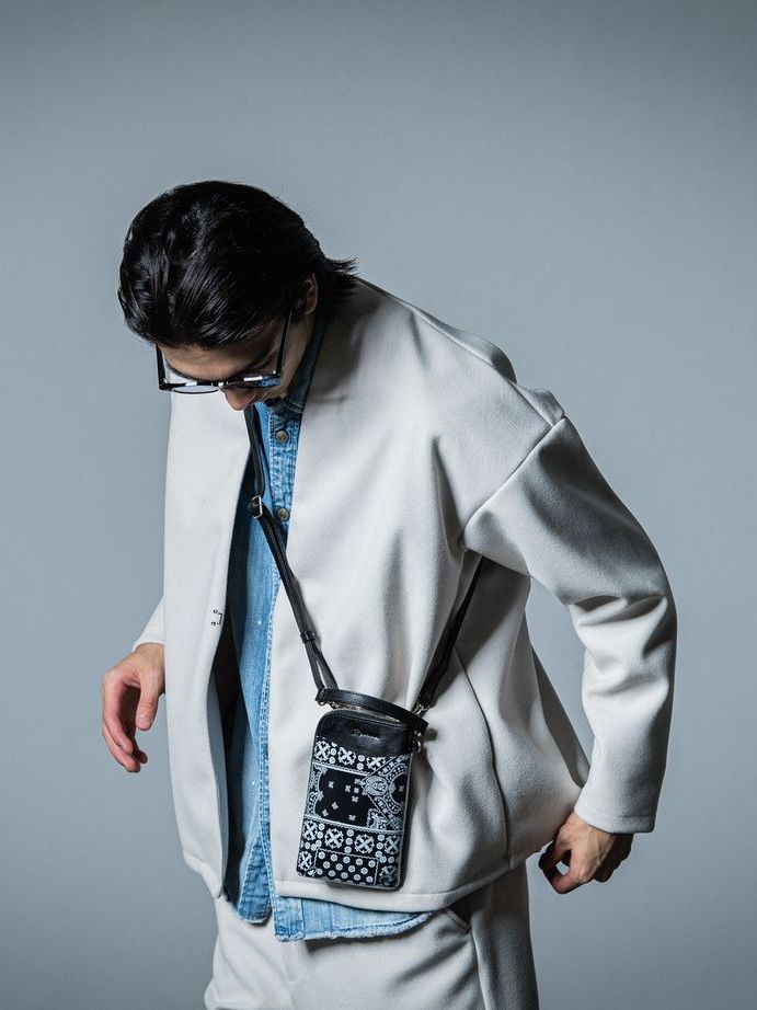 《予約品》 vermilion×RESOUND PVC Mobile pouch / ウォレットショルダーバッグ / ブラック
