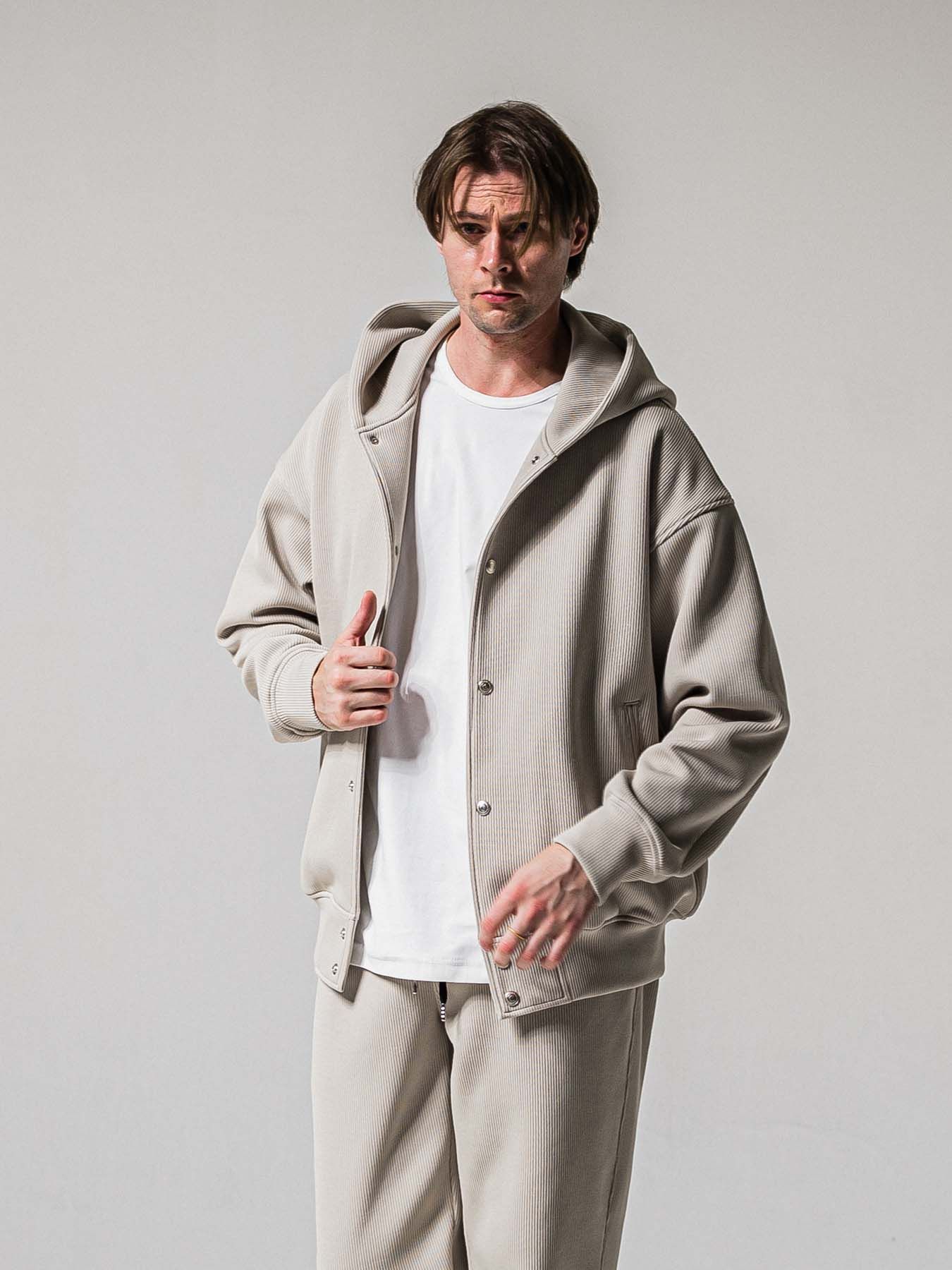 【予約品 11月16日(日) 締切】AZE VARSITY HOODIE / 畔編みニット フード付きスタジャン / グレージュ