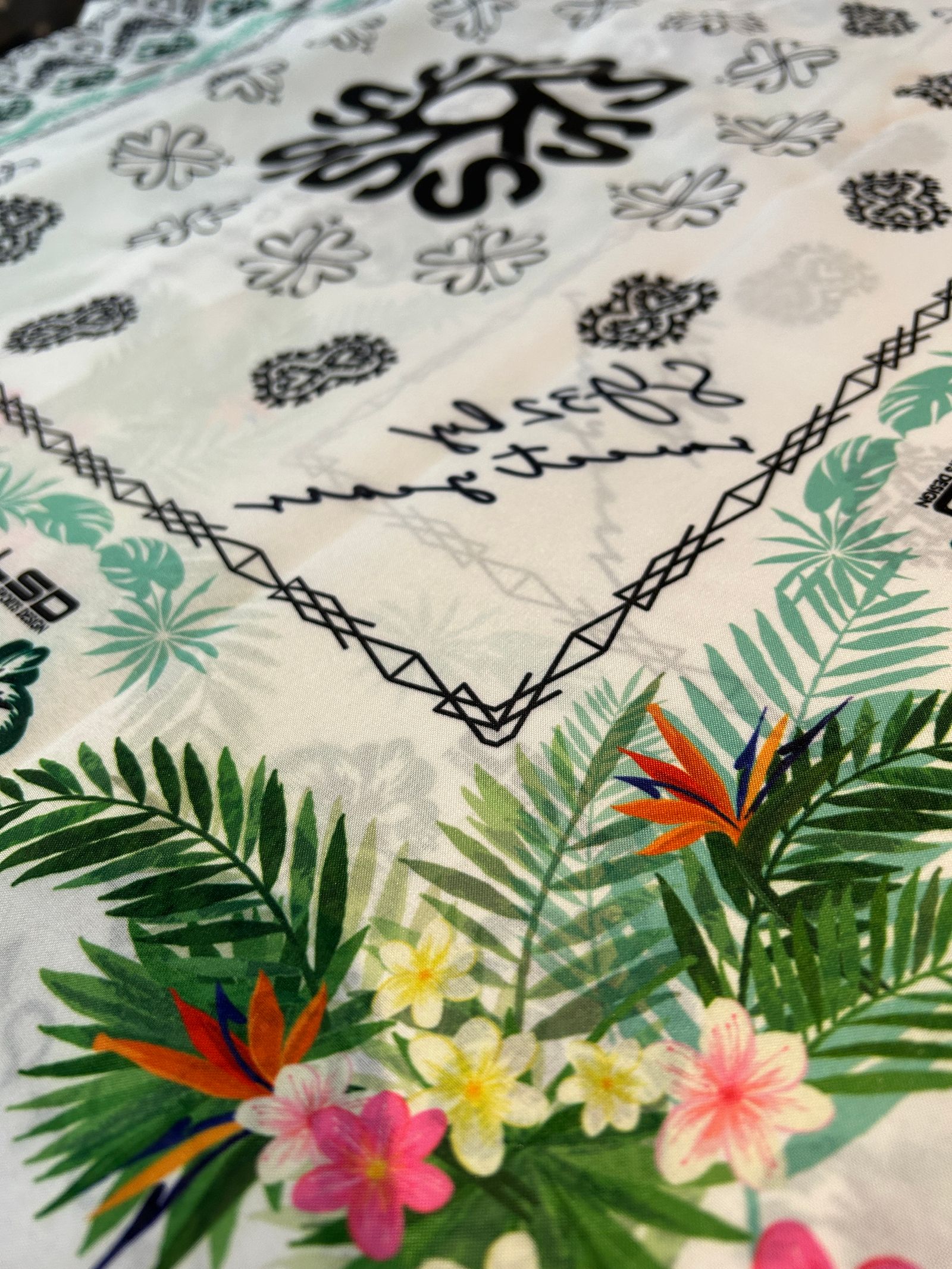 BANDANNA GRAPHIC SHIRTS ホワイト【SY32 by SWEET YEARS 】