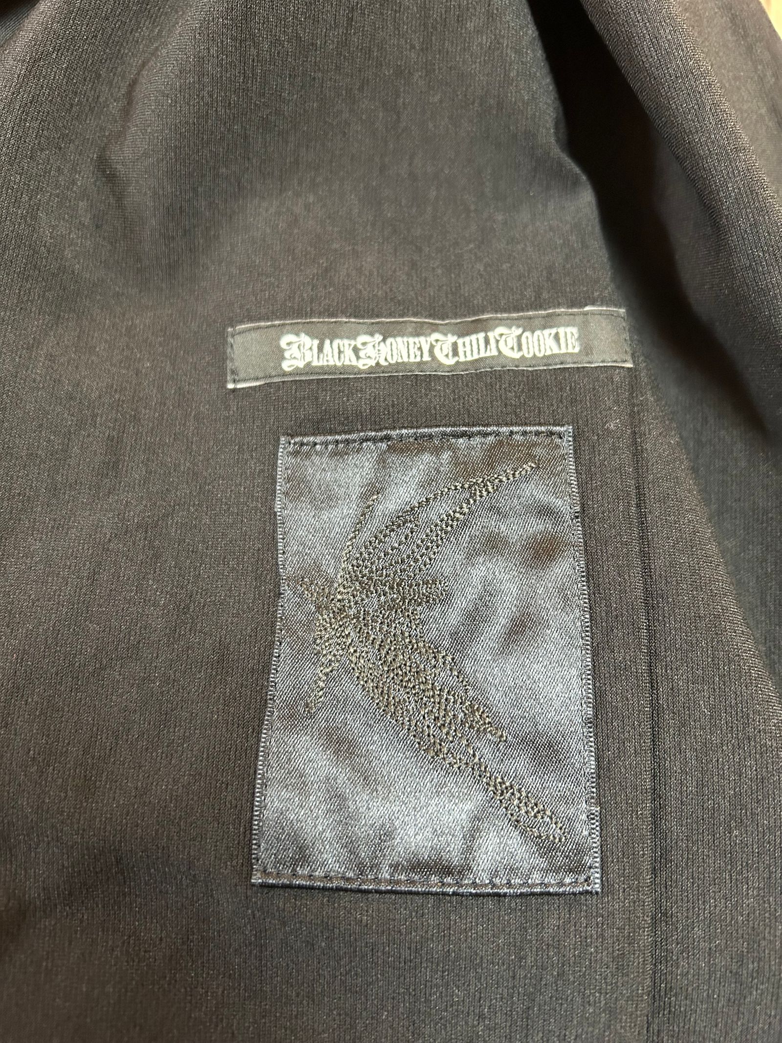 《予約品7/31締切》コラボ Collarless Flare Jacket / Black【BLACK HONEY CHILI COOKIE × kiryuyrik】12月入荷予定