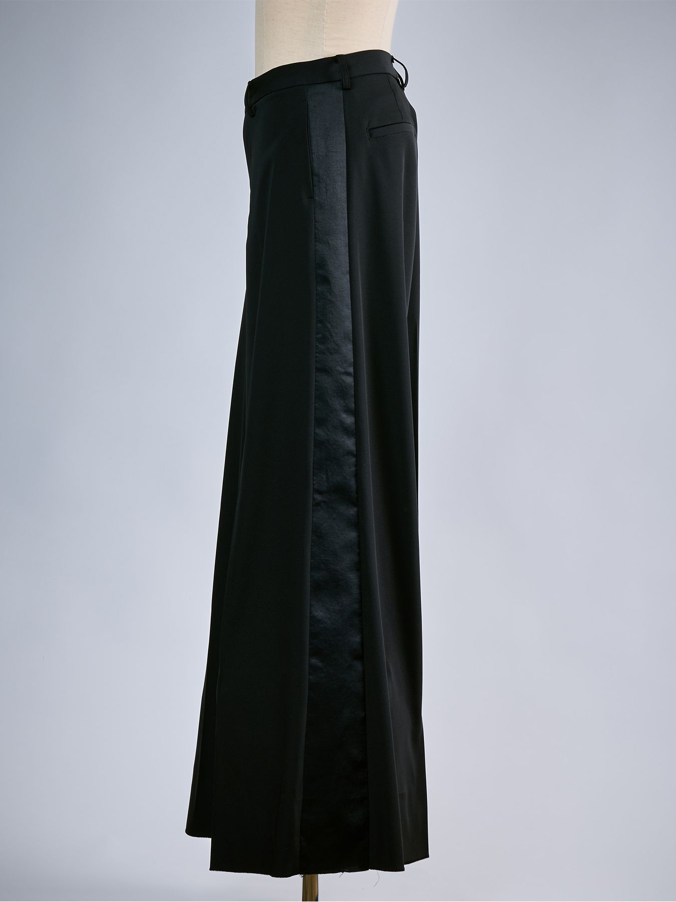 【予約品 10月26日(月) 締切】《Costume Line》W-Satin Wide Slacks / ワイドスラックス / ブラック