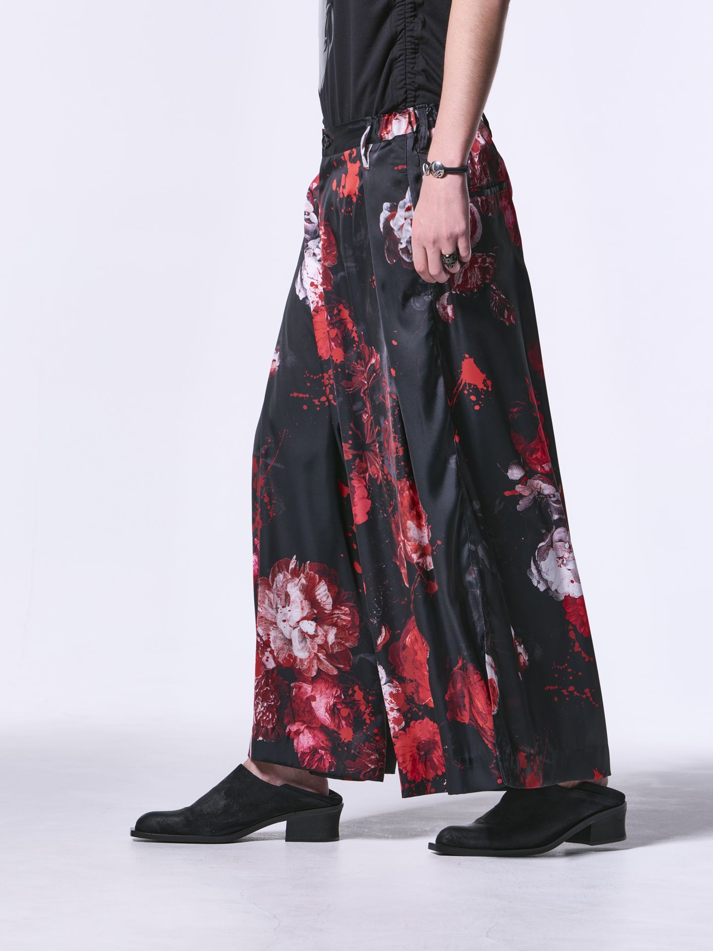 《予約品》 SlitWideTuckSlacks / スリットワイドスラックス / サテンブラック＆レッド