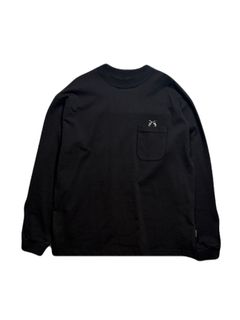 【予約品 3月9日(月) 18:00 締切】POCKET L/S T CRY / クリスタルクロスガン ポケット ミドルハイネックロンT / ブラック