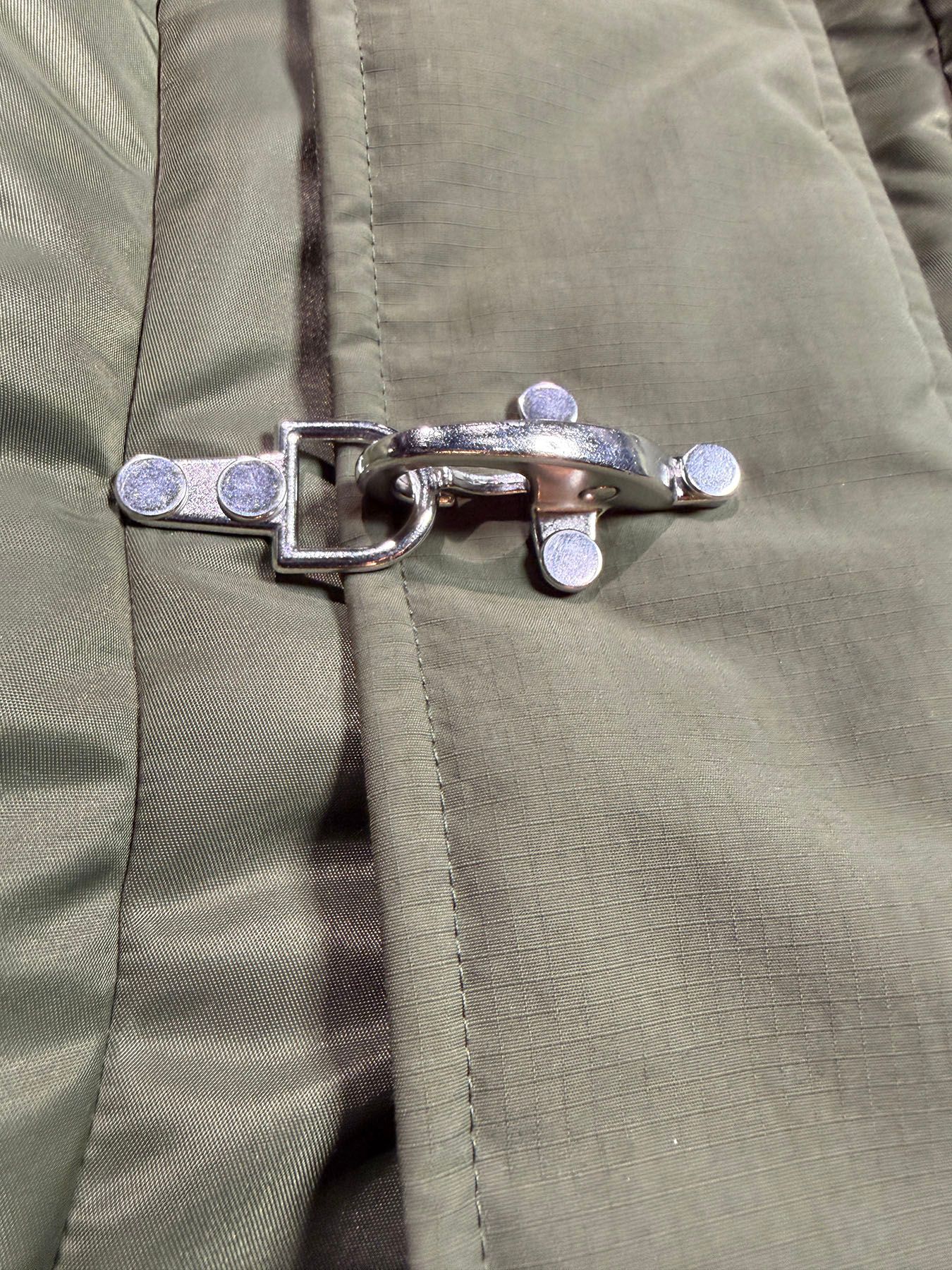 【予約品 3月9日(月) 18:00 締切】WILD THINGS コラボ - ×WILD THINGS BASIC / ショートモンスターパーカー / カーキ