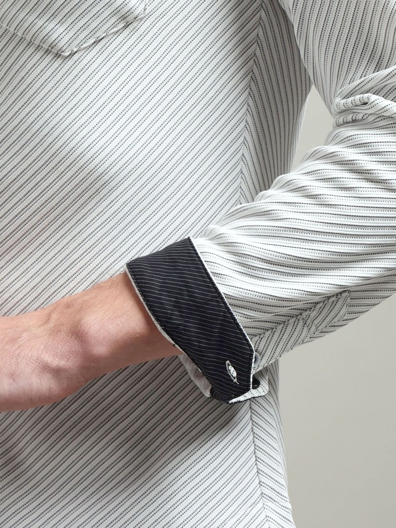 ブライトタックバイヤスレギュラーカラーシャツ / ホワイト 【HIDEAWAYS BLACK】