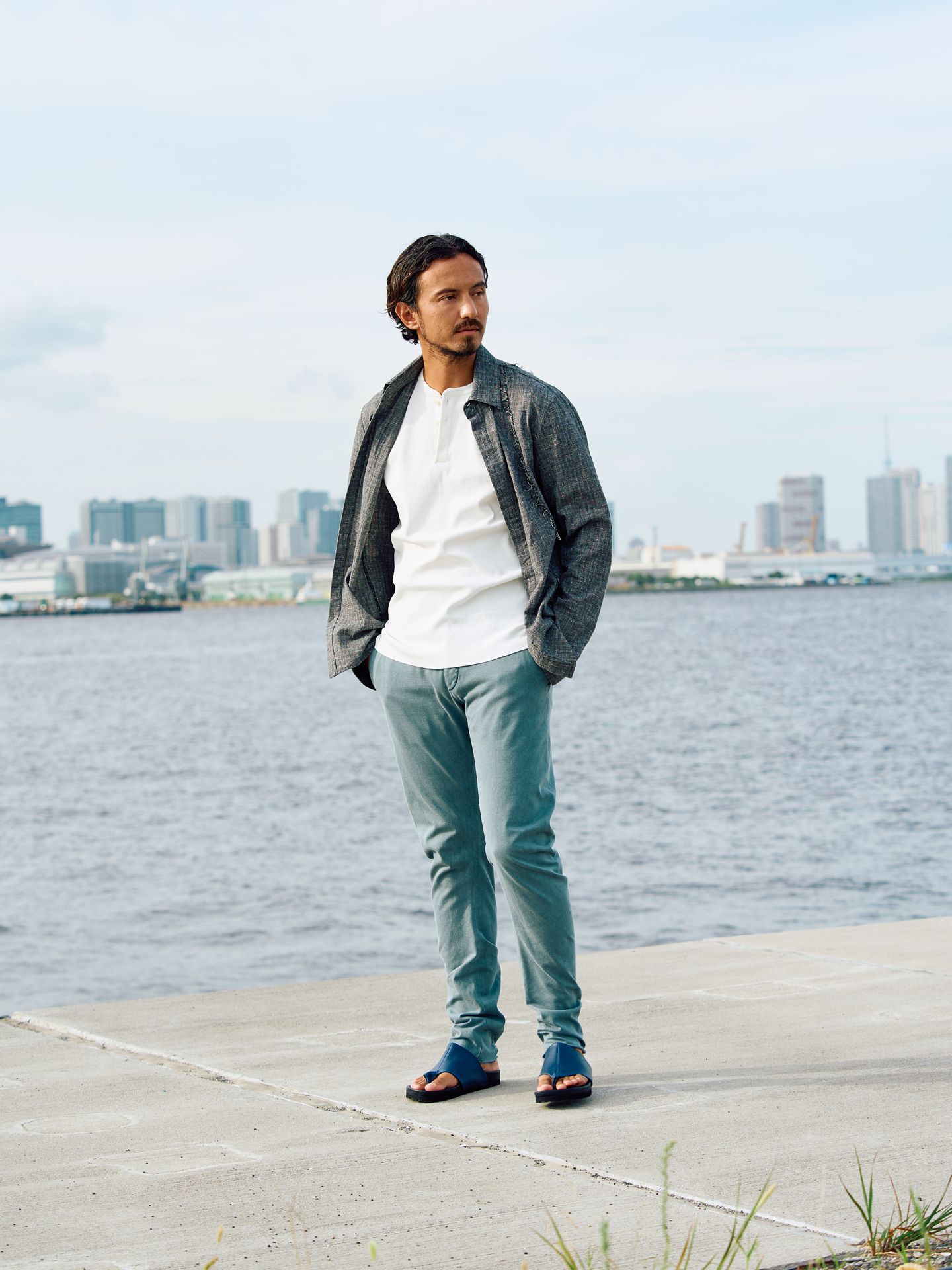 【予約品9月19日 10時締め】 leather thong sandal / サンダル / ネイビー