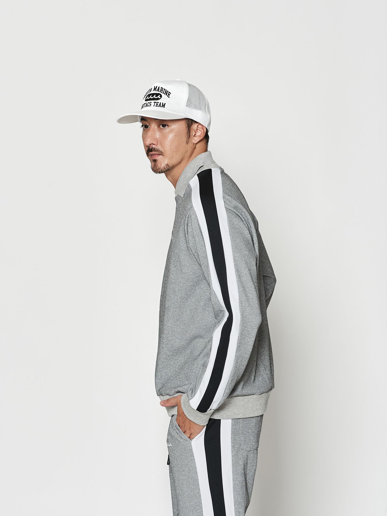 【予約品 10月9日(木) 締切】muta Polo Crewneck / 衿付スウェット / グレー【Acanthus × muta MARINE】