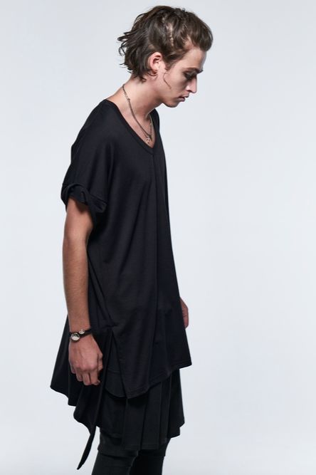 《予約品》 FlareV-T-Shirt / ブラック 【kiryuyrik】 2023年4月以降入荷予定