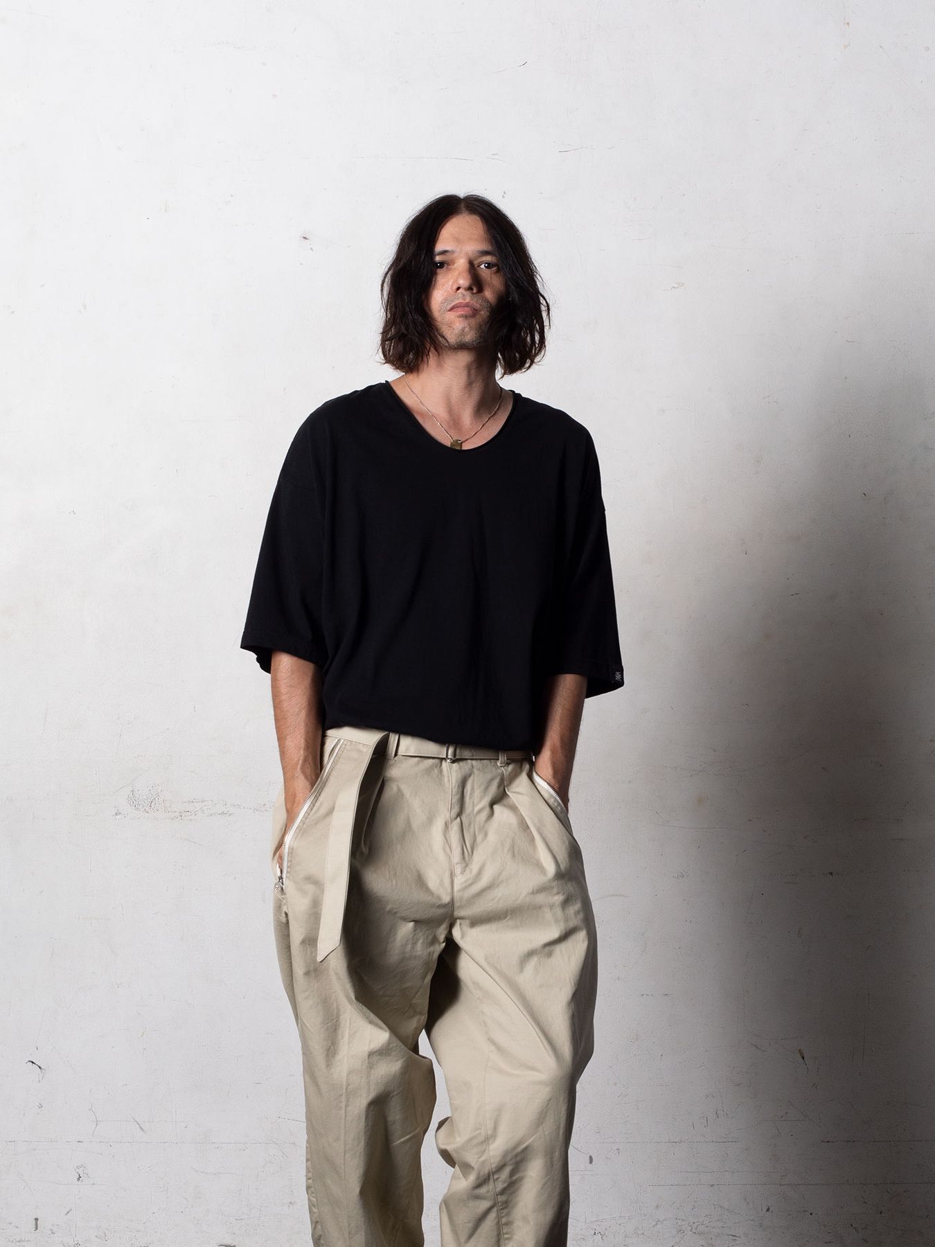 CREWNOT / VネックTシャツ / ブラック