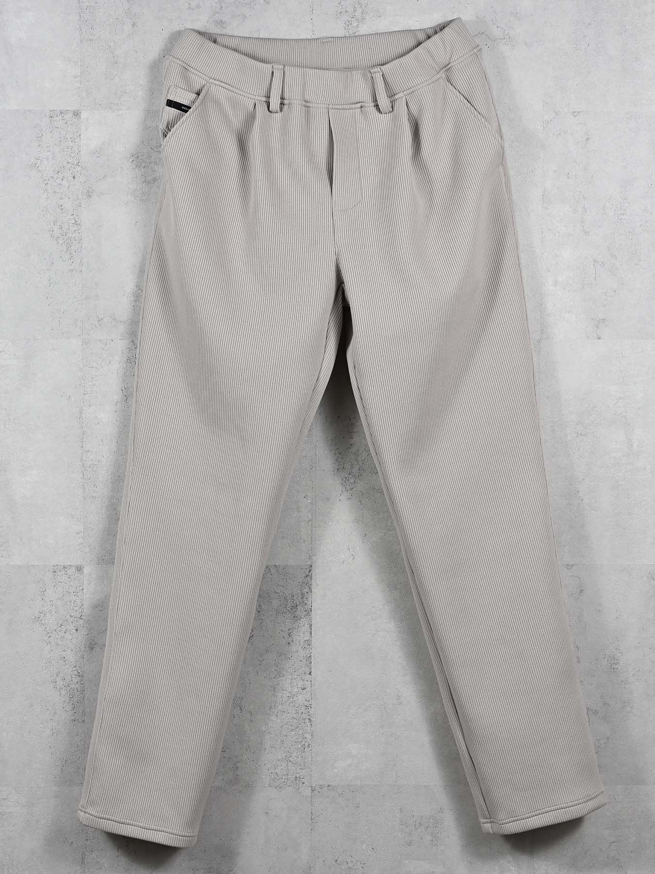 【予約品 11月16日(日) 締切】AZE  WIDE TUCK PANTS / 畔編みニット セミワイドシルエット ワンタック イージーパンツ / グレージュ