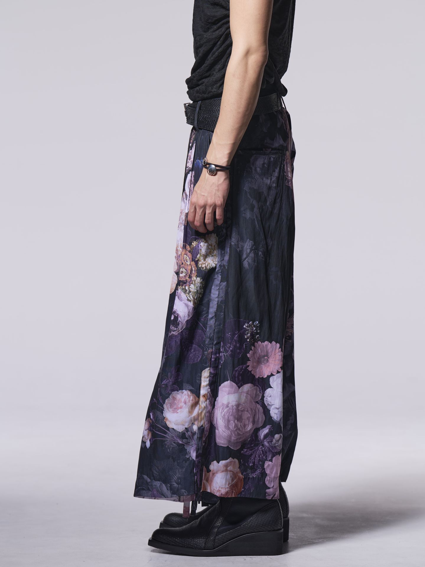 《予約品》 SharringWideTuckSlacks / ワイドタックスラックス / ブラック・フローラ柄