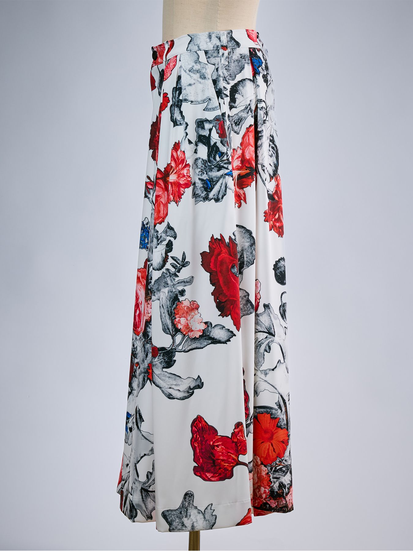 【予約品 10月26日(月) 締切】THEONENESS-FLORA Drape Slacks / ドレープスラックス / ホワイト