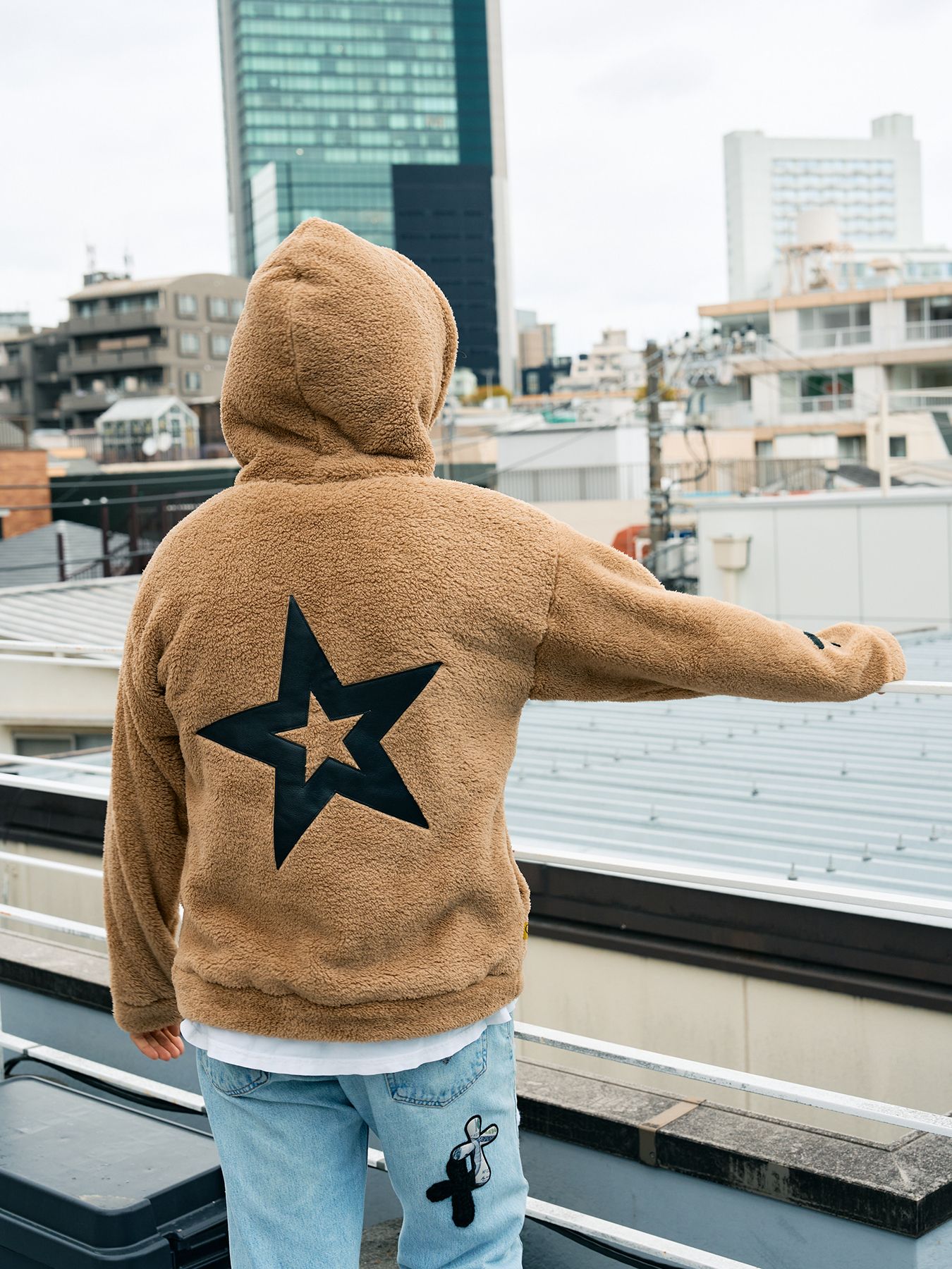 【予約品 5月8日(木) AM10時 締切】 コーラルフリースボア マルチパッチワークプルパーカー / キャメル