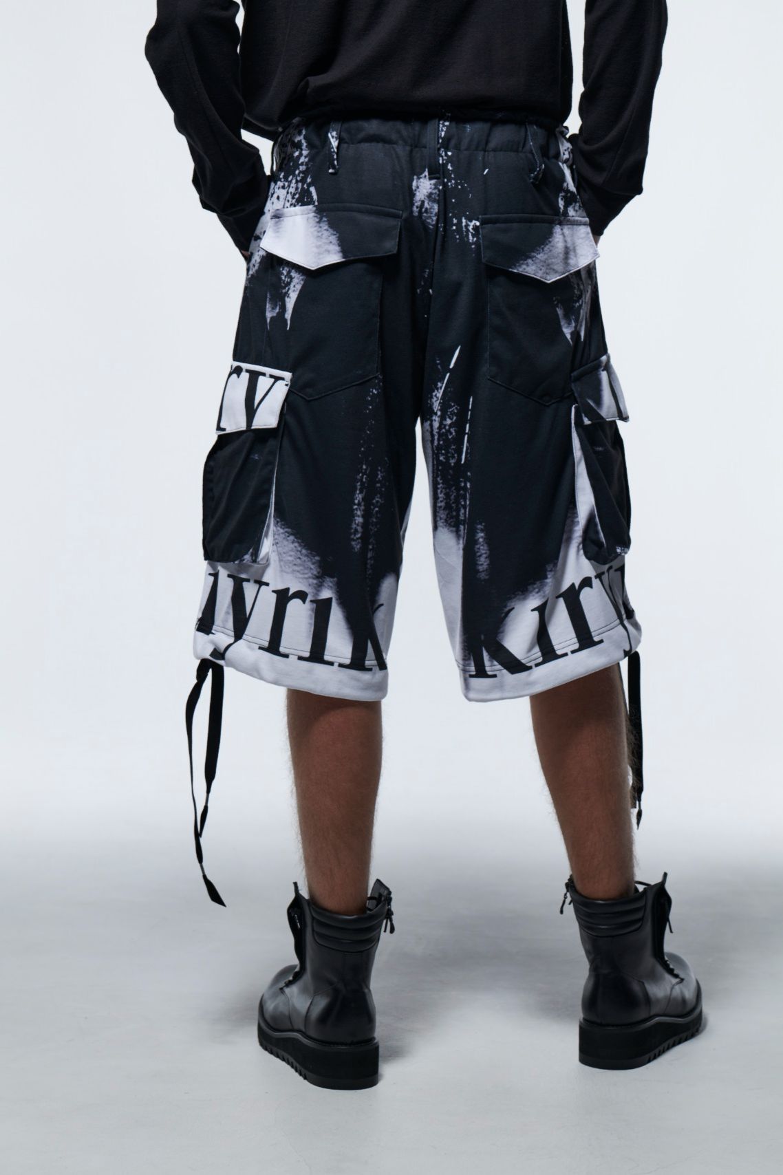 《予約品》 FlareShortCargoPants / ブラック＆ホワイト 【kiryuyrik】 2023年2月以降入荷予定
