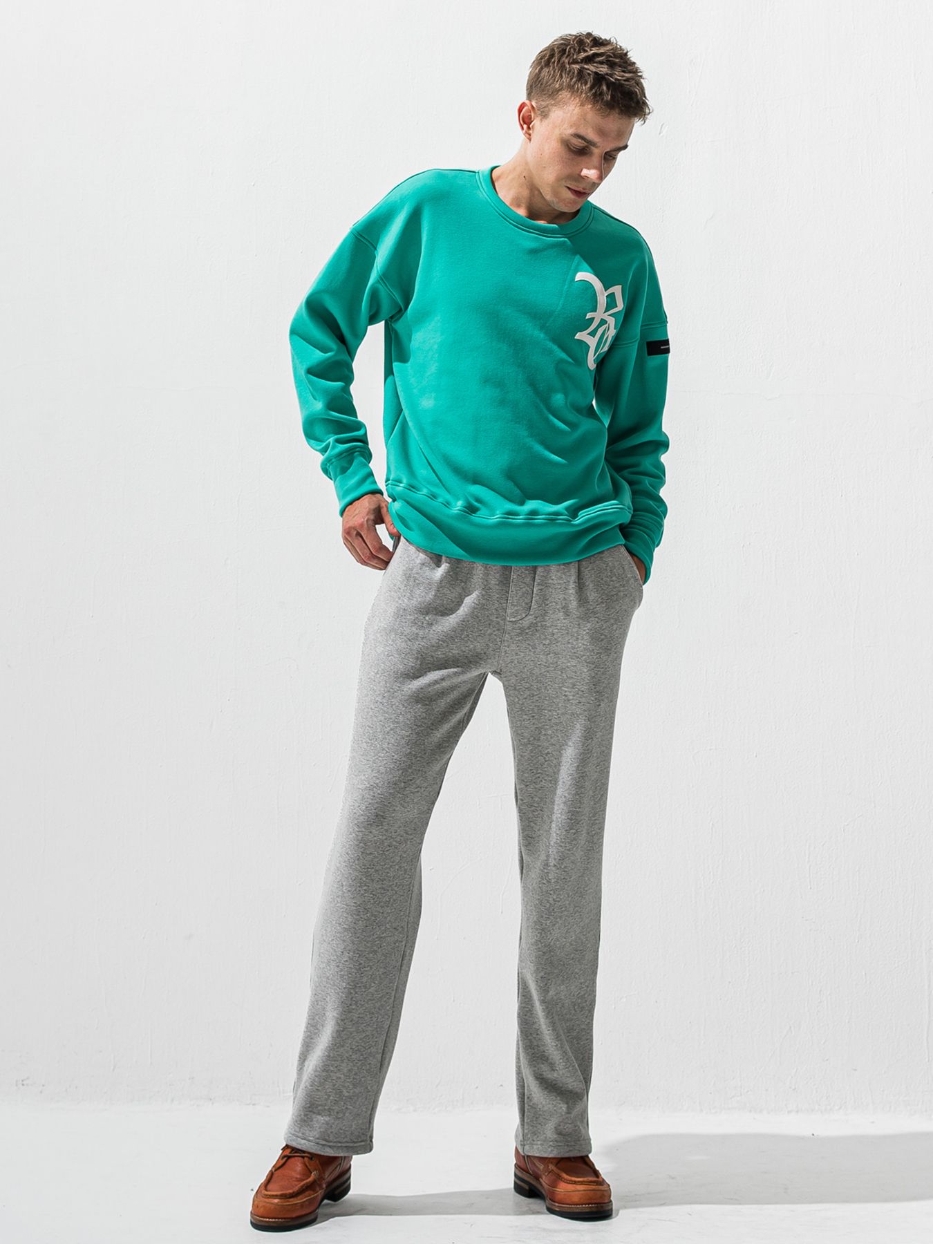 【予約品 9月6日(日) 締切】RC VELOURS FLEECE DROP TRAINER / RCレザーワッペン 裏起毛 ルーズトレーナー / ブルーグリーン