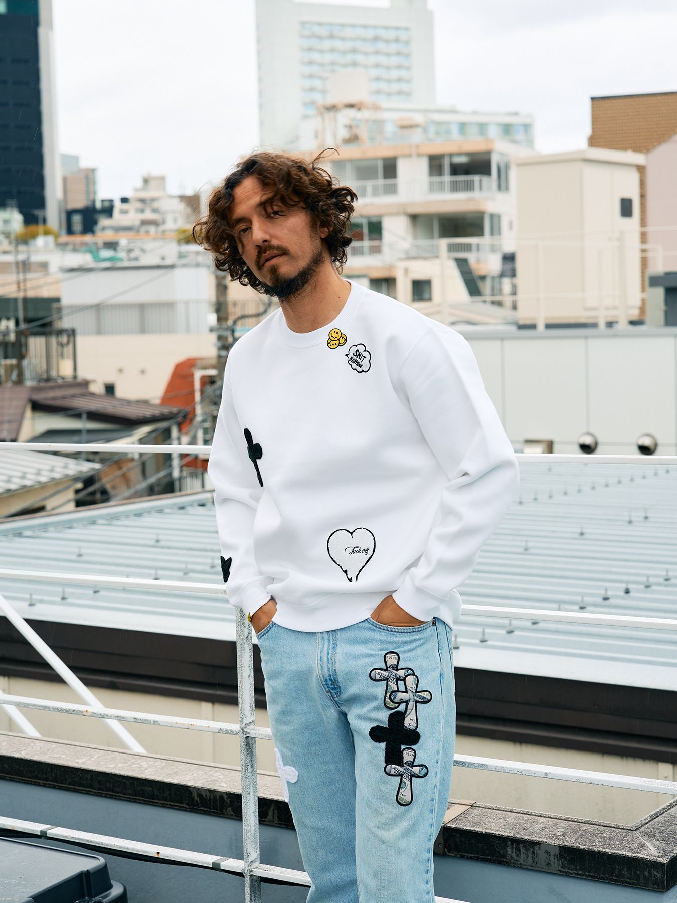 【予約品 5月8日(木) AM10時 締切】 TC裏毛起毛 レオパードスター発泡プリント&マルチパッチワーク スウェットシャツ / ホワイト