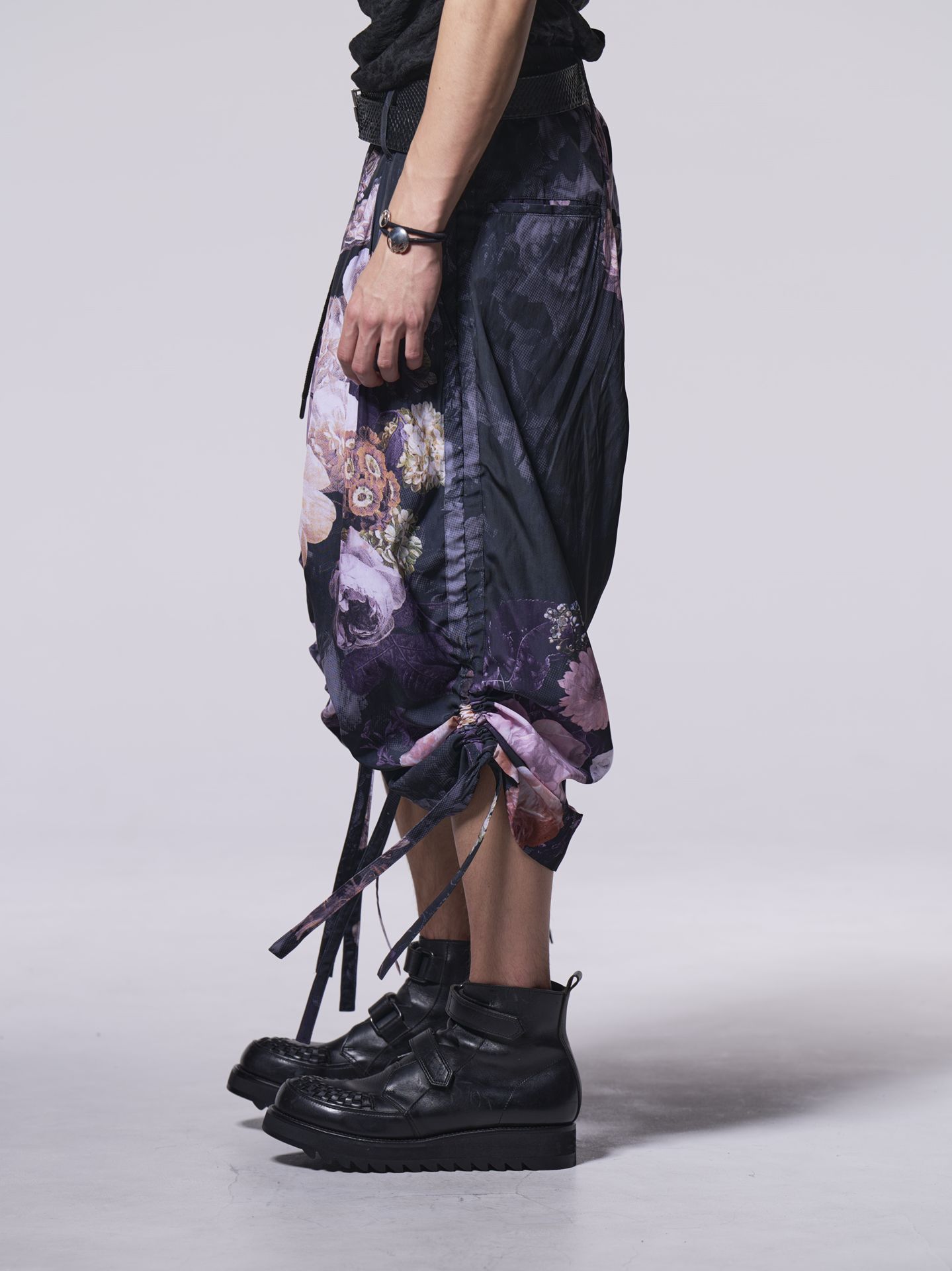 《予約品》 SharringWideTuckSlacks / ワイドタックスラックス / ブラック・フローラ柄