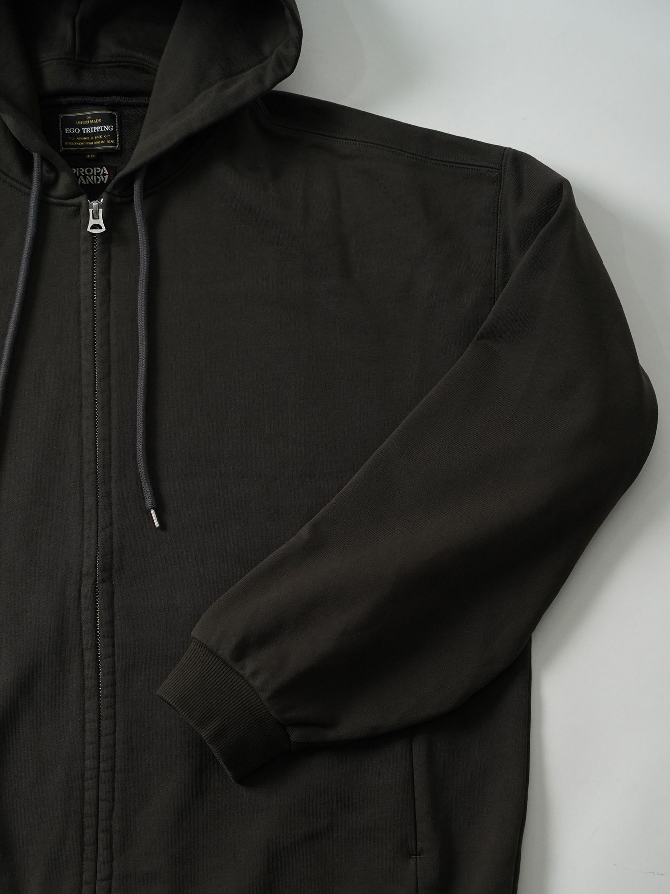 【予約品 5月6日(水) 締切】MOLD-SWEATPARKA / スウェットジップパーカー / チャコール