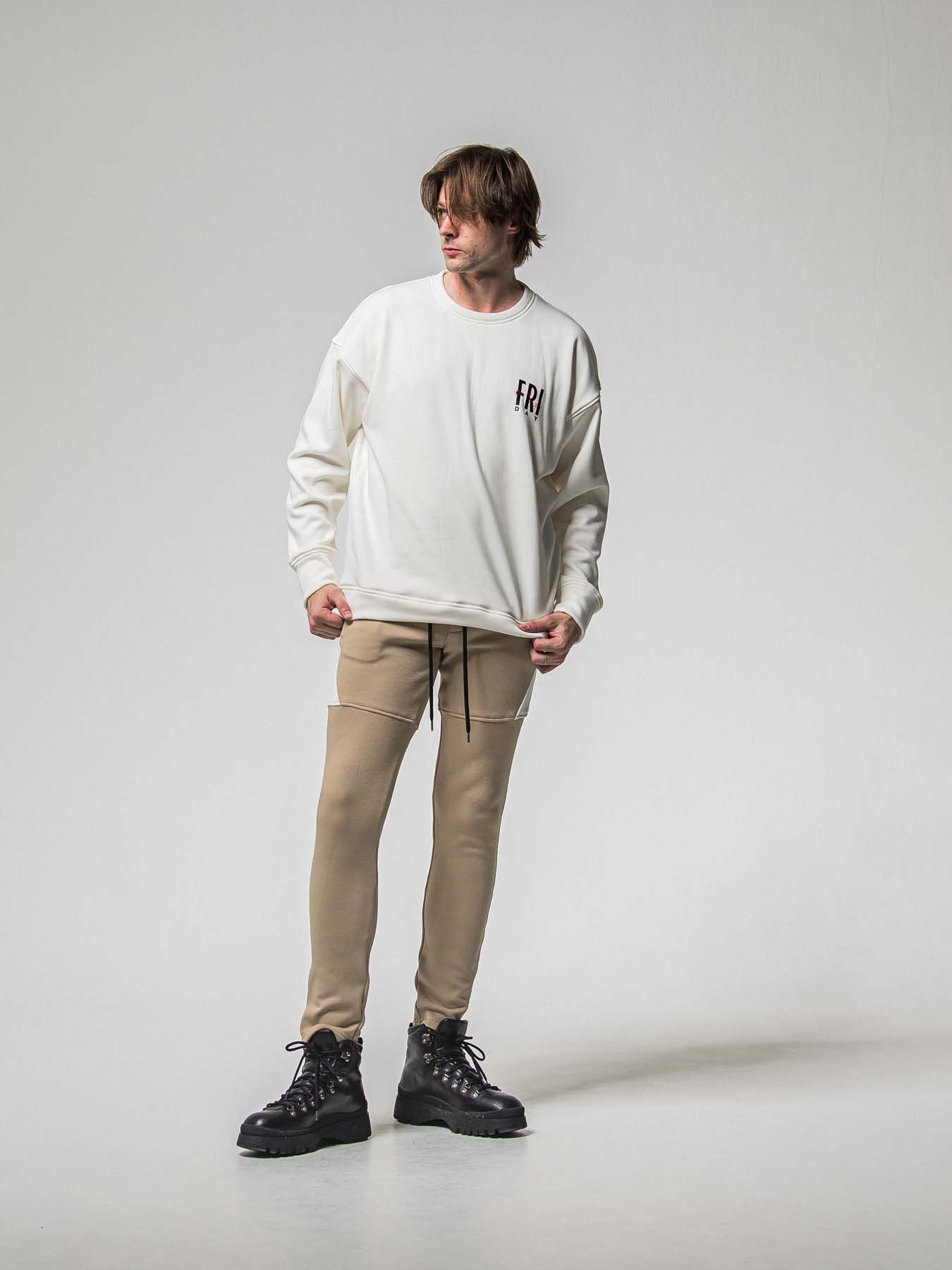 【予約品 8月31日(日) 締切】FRIDAY STANDARD LOGO VEROURS FLEECE TRAINER / FRIDAYコラボ スタンダードロゴ ベロアフリース トレーナー / ホワイト