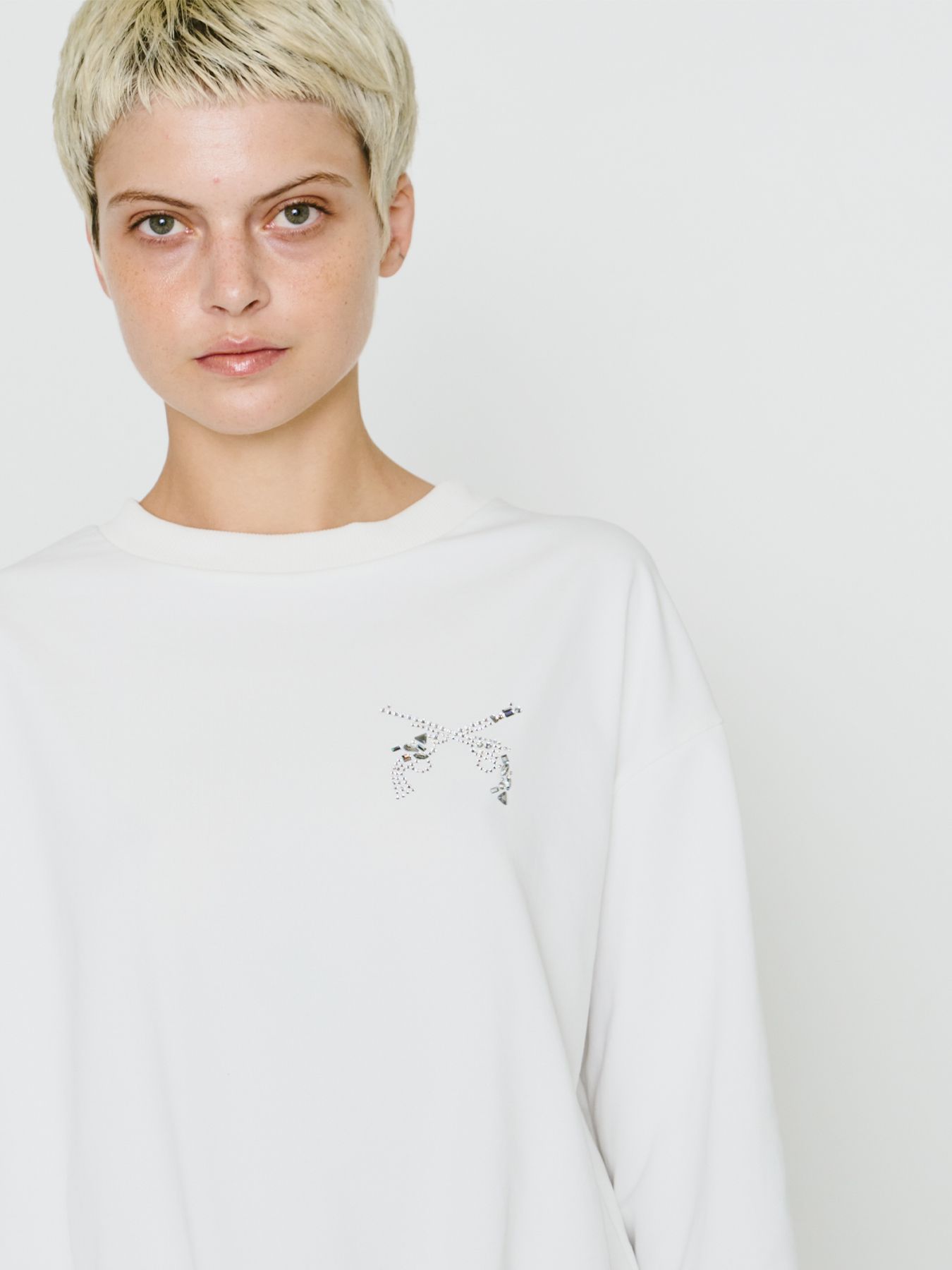 【予約品 8月10日(日) 締切 】WOMENS SMALL CROSSGUN SWEAT / スモール クロスガン スウェット / クリスタル オフホワイト