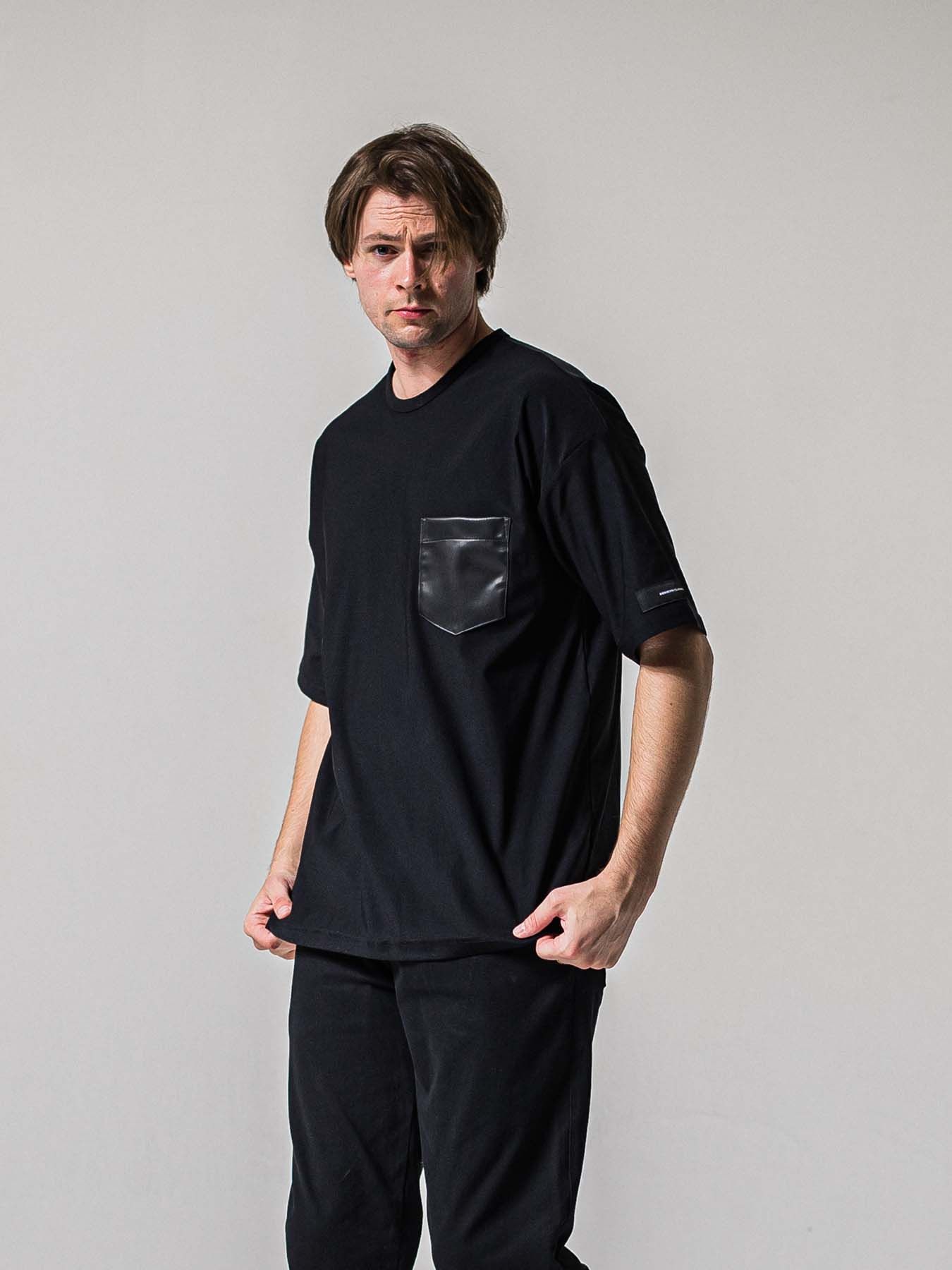【予約品 11月16日(日) 締切】LEATER POCKET OVER NYLON T / エコレザーポケット ルーズTシャツ / ブラック