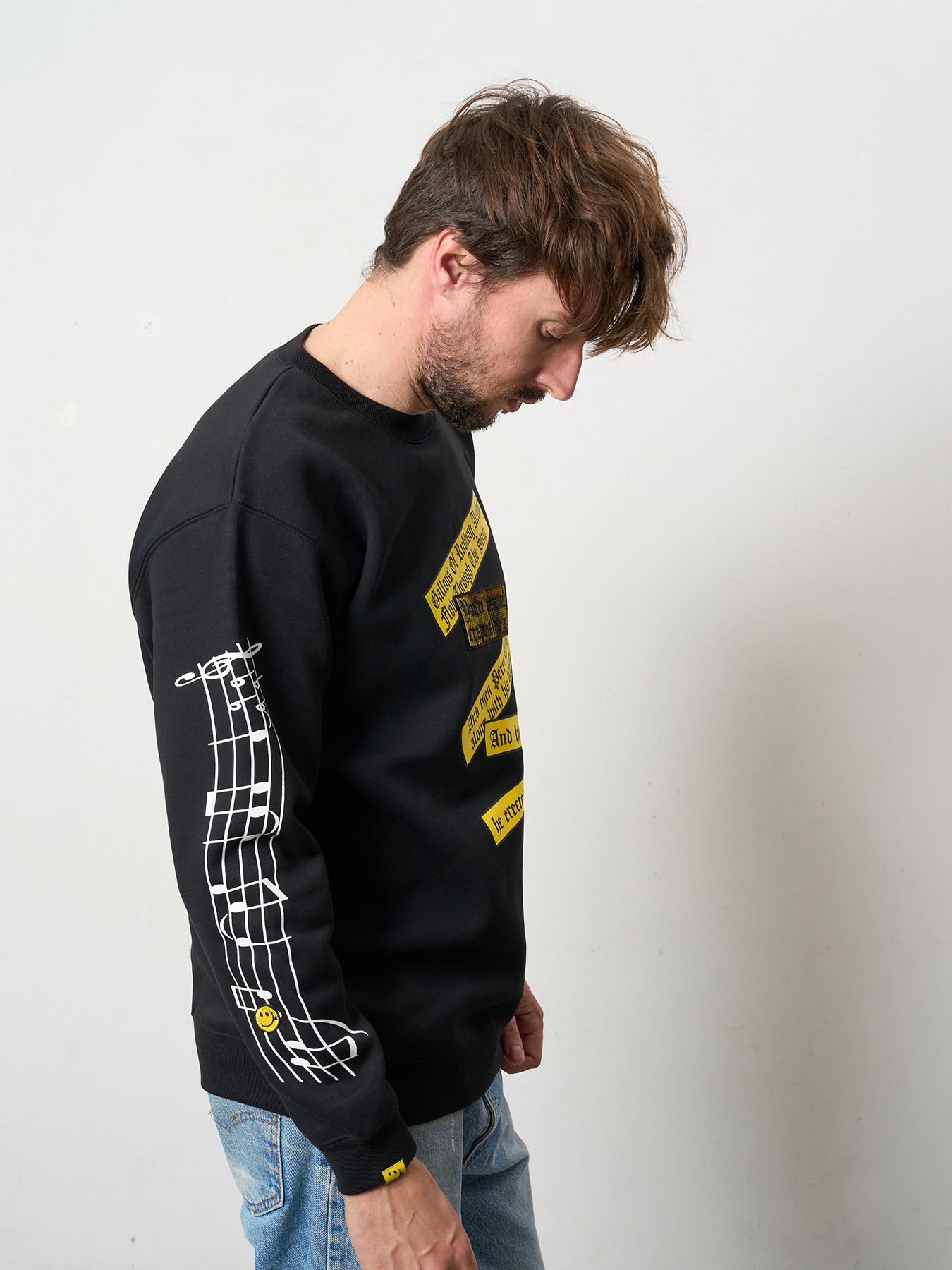 【予約品 5月8日(木) AM10時 締切】 TC裏毛起毛 リリック リボン シークインMUSICプリント スウェットシャツ / ブラック
