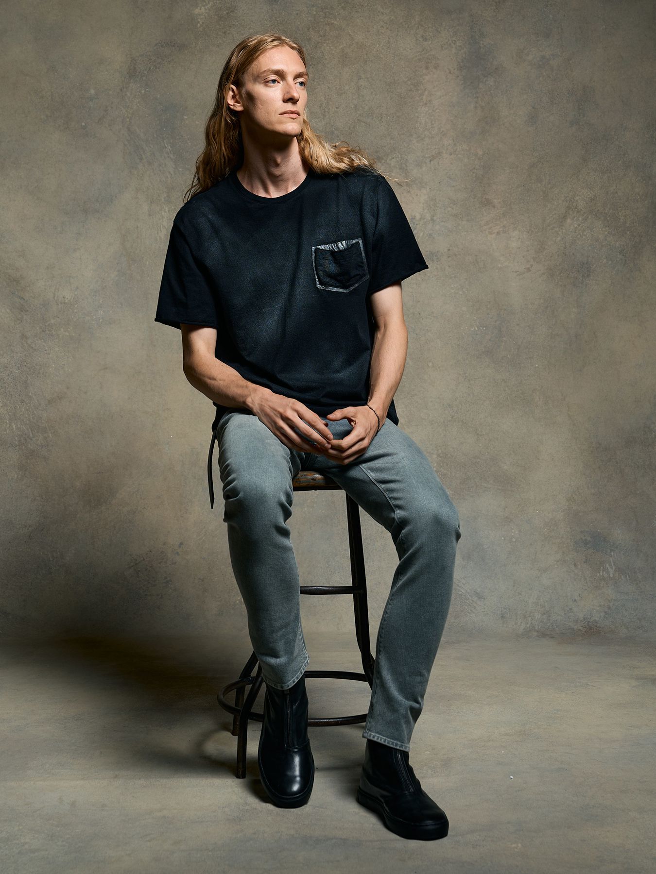 【予約品 9月23日(火) 締切】spray dye leather pocket-T / スプレーダイ レザーポケットTシャツ / ブラック×シルバー