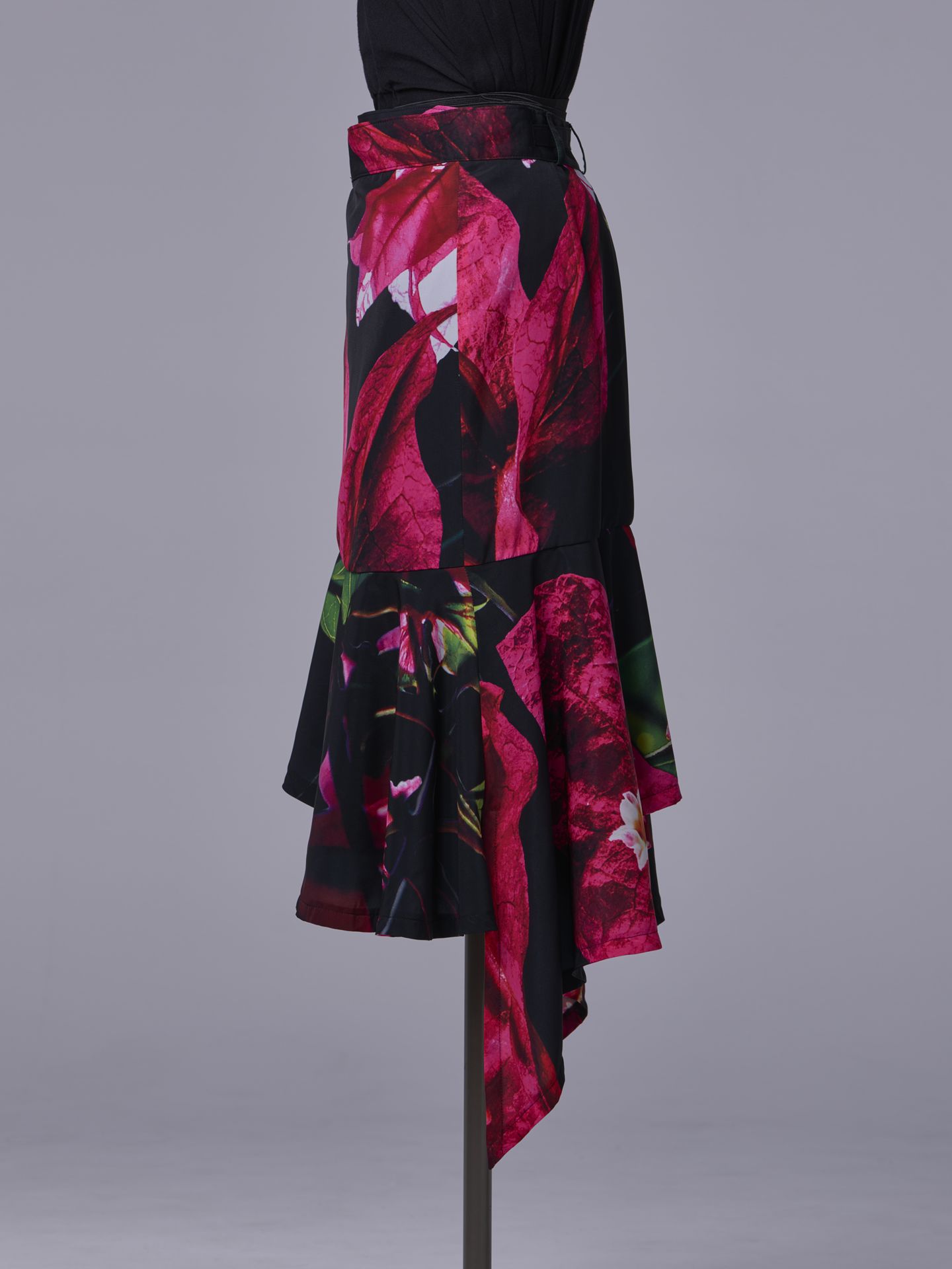 《予約品11月4日 》 WrapFrillSkirt / フリルスカート / ブラック・ブーゲンビリア