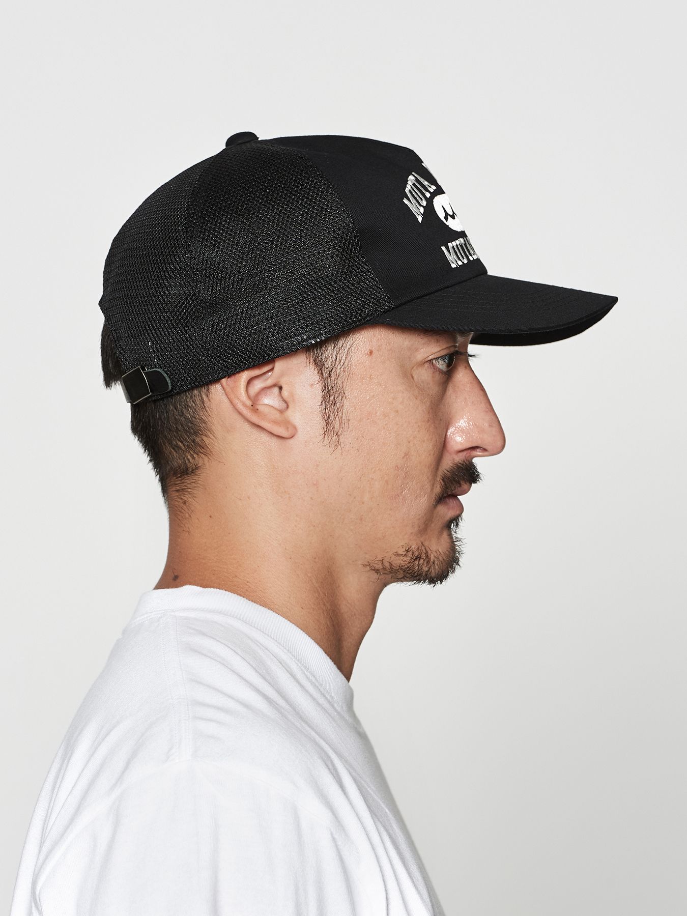 【予約品 10月9日(木) 締切】muta College Logo Mesh Cap / メッシュキャップ / ブラック【Acanthus × muta MARINE】