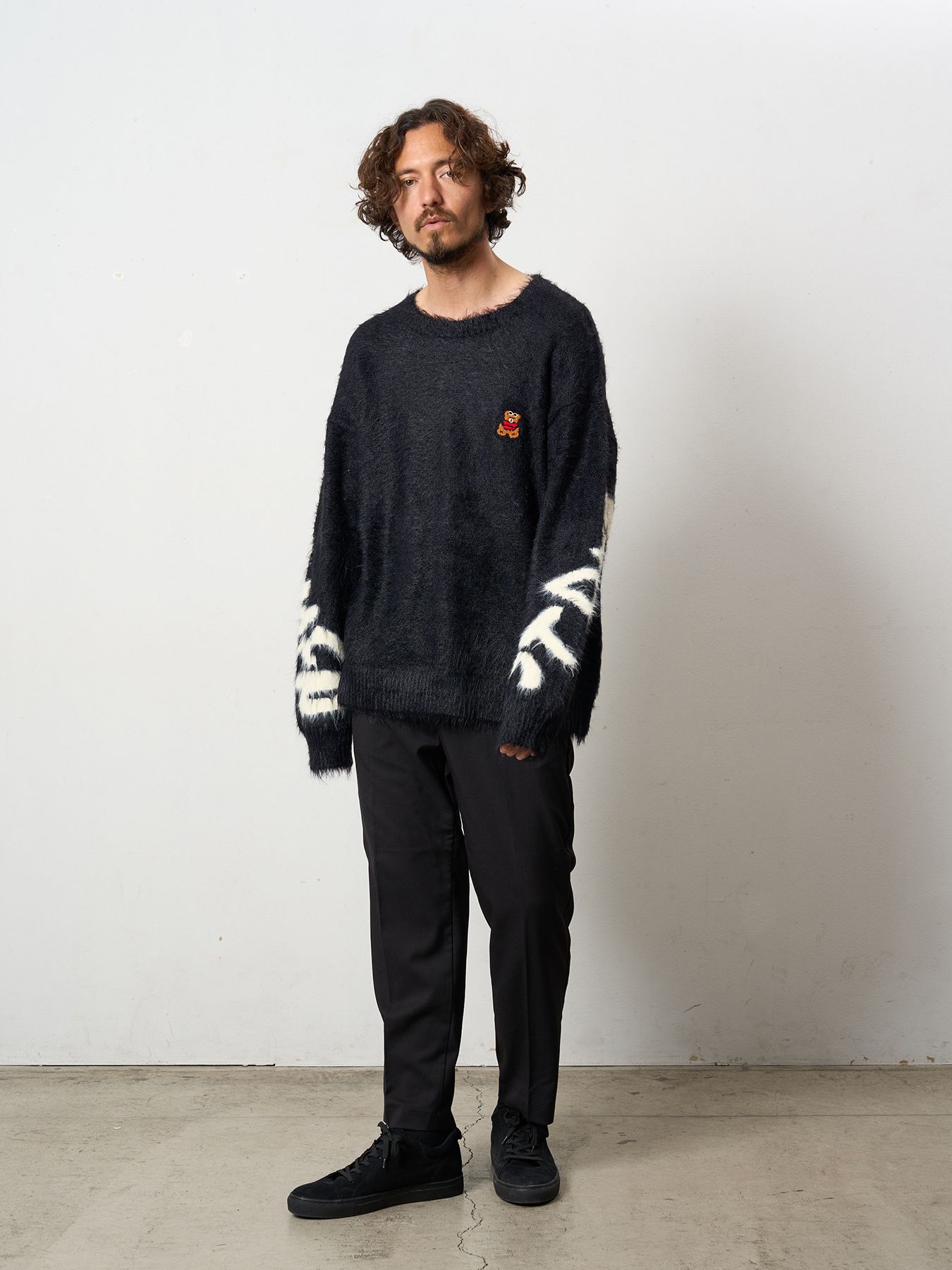 【予約品 5月8日(木) AM10時 締切】 ナイロンフェザーヤーン ビックロゴクロスインターシャシャギープルオーバー / ブラック