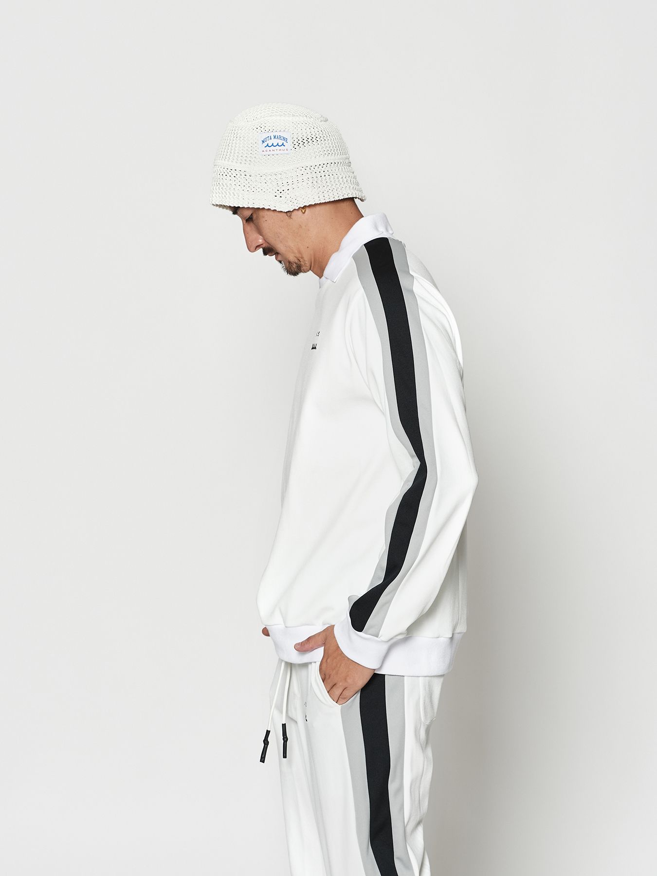 【予約品 10月9日(木) 締切】muta Polo Crewneck / 衿付スウェット / ホワイト【Acanthus × muta MARINE】