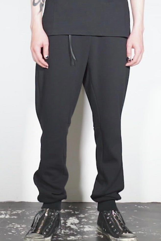 ストレッチコットンポリ ベロア加工ニット サルエルパンツ / BLACK 【STRUM】