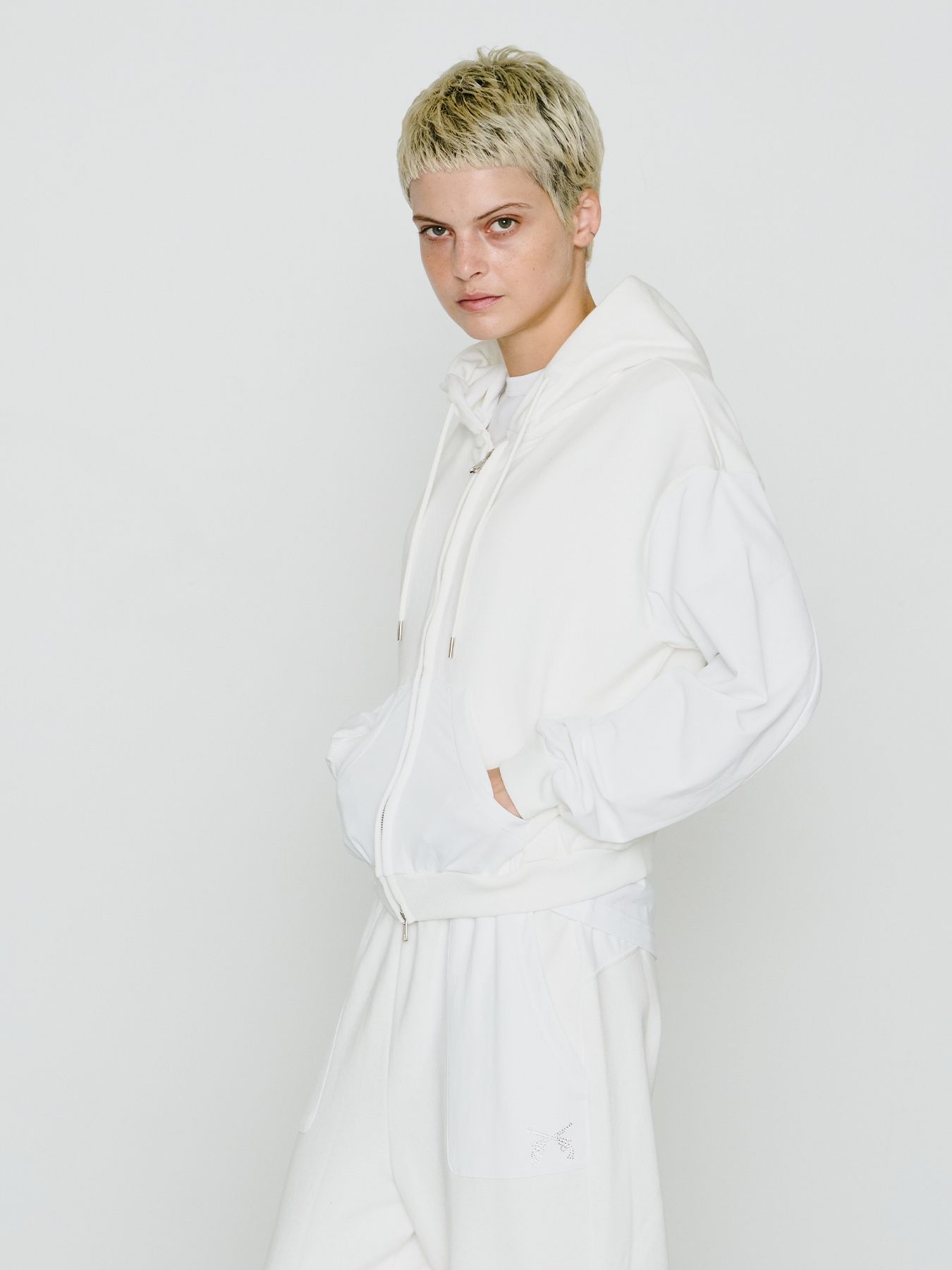 【予約品 8月10日(日) 締切 】WOMENS BALL CHAIN HOODIE / ボールチェーン フーディー / オフホワイト