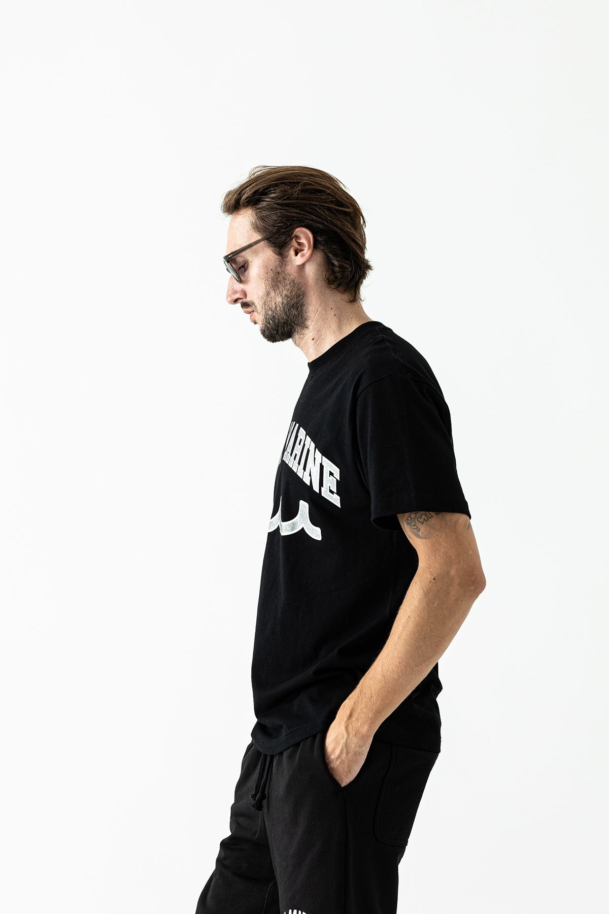 muta College Logo Tee /  ブラック  【Acanthus×muta】
