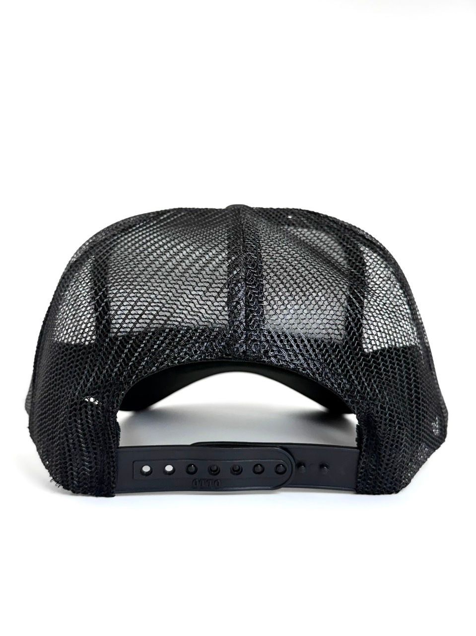 GODSIZE®刺繍 MESH BACK TRUCKER HAT BLACK