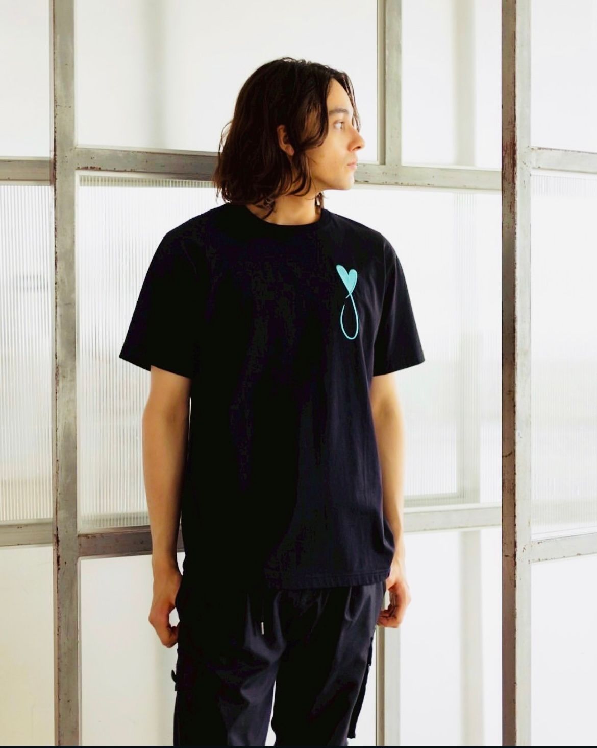 Tiphanie Big Logo T-Shirt / ブラック×ブルー