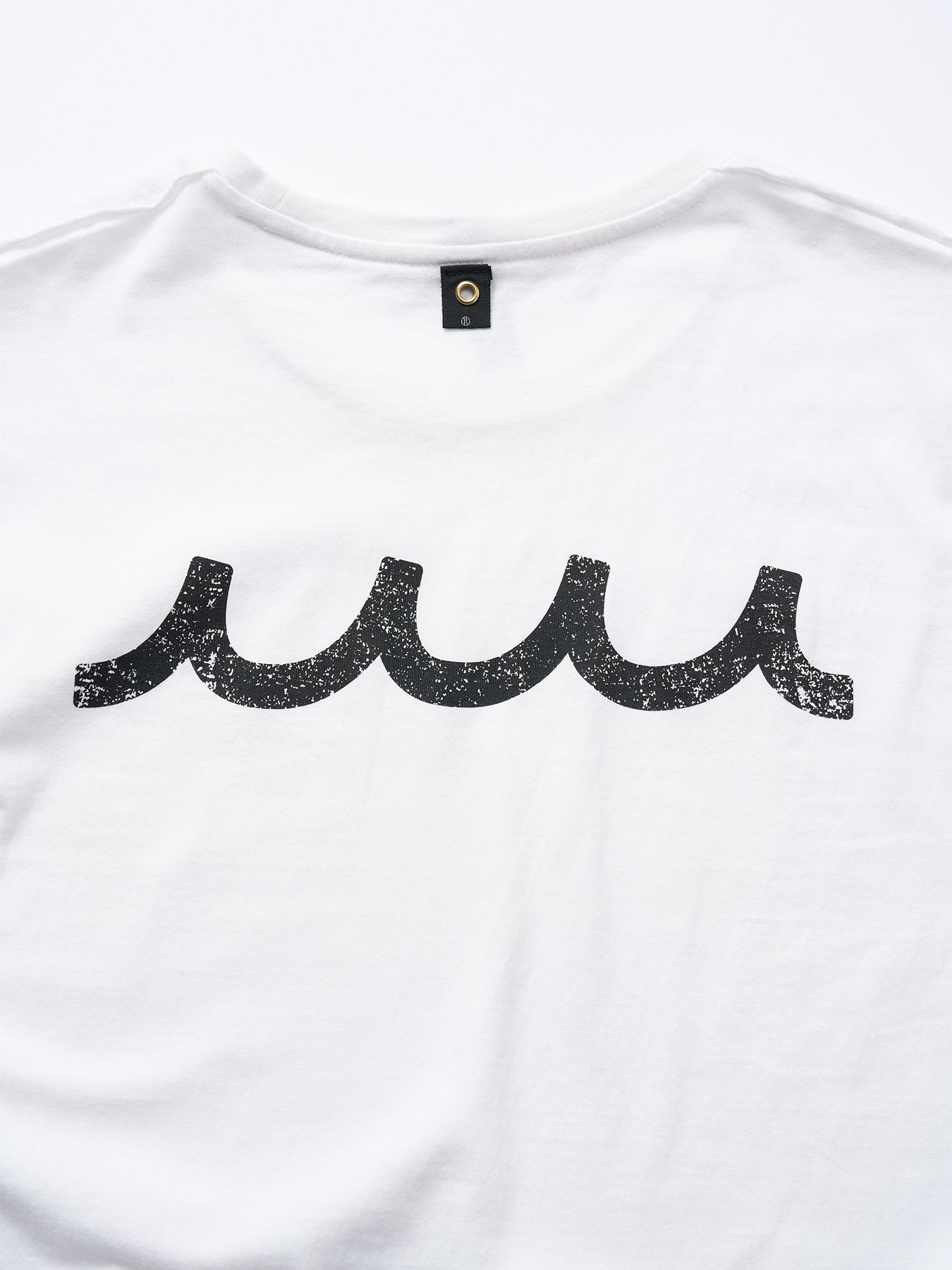 【予約品】muta × wjk collection：cut-off mock-neck L-S(printed) / モックネックロングスリーブカットソー / ホワイト