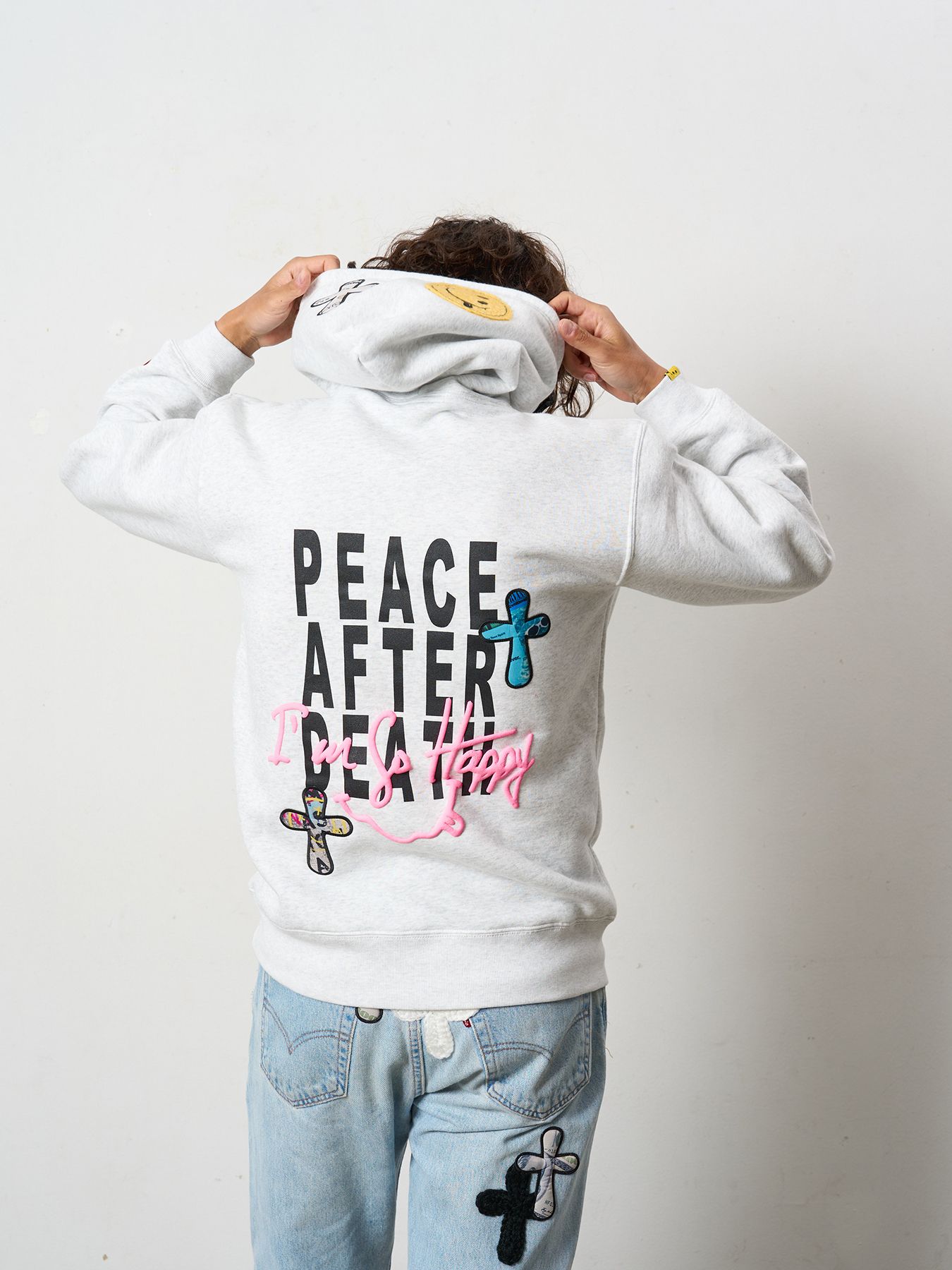 【予約品 5月8日(木) AM10時 締切】 TC裏毛起毛 PEACE AFTER DEATH&マルチパッチワーク プルパーカー / アッシュ