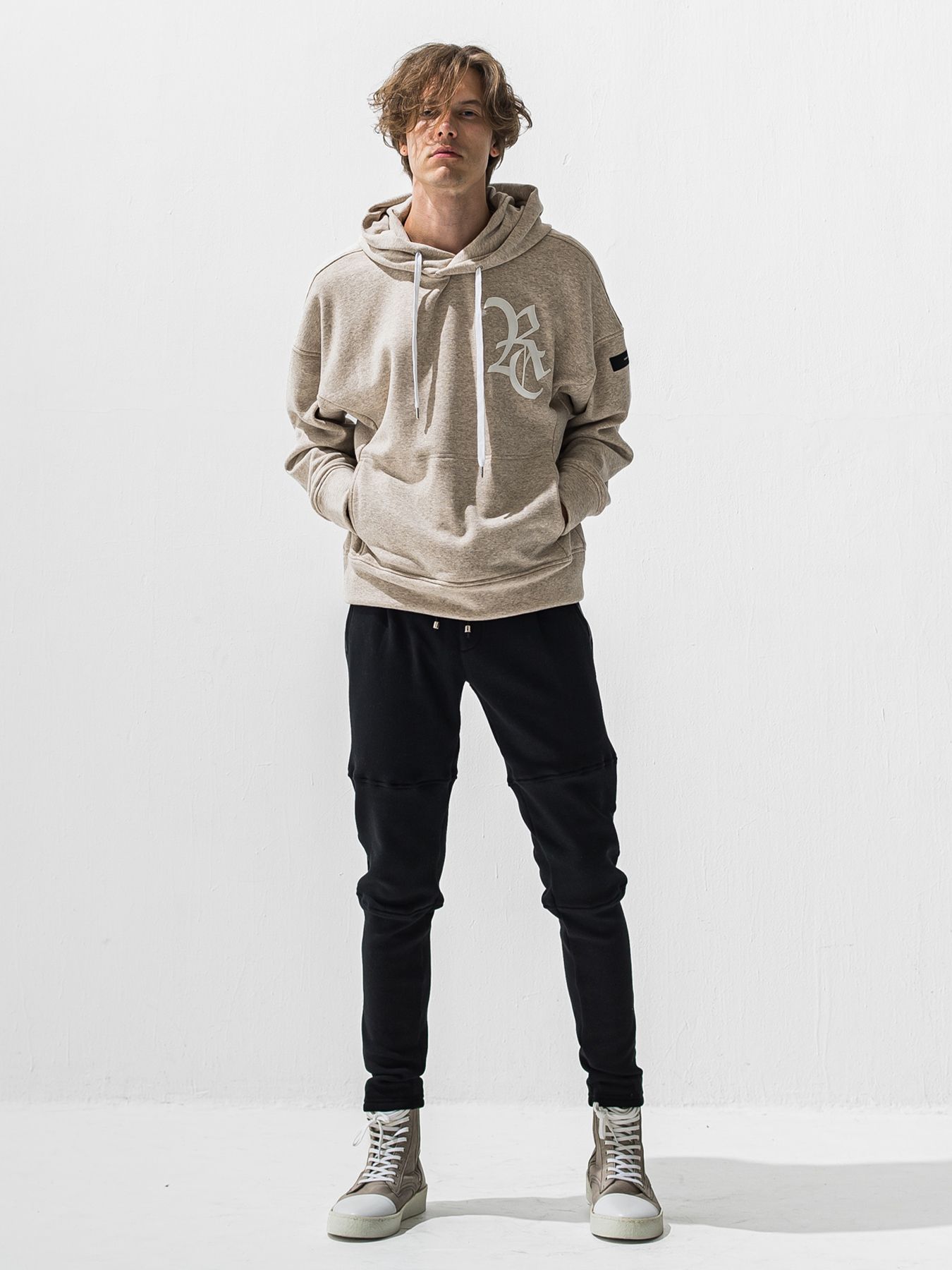 【予約品 9月6日(日) 締切】RC VELOURS FLEECE HOODIE / RCレザーワッペン 裏起毛 ルーズフーディー / ブラウン