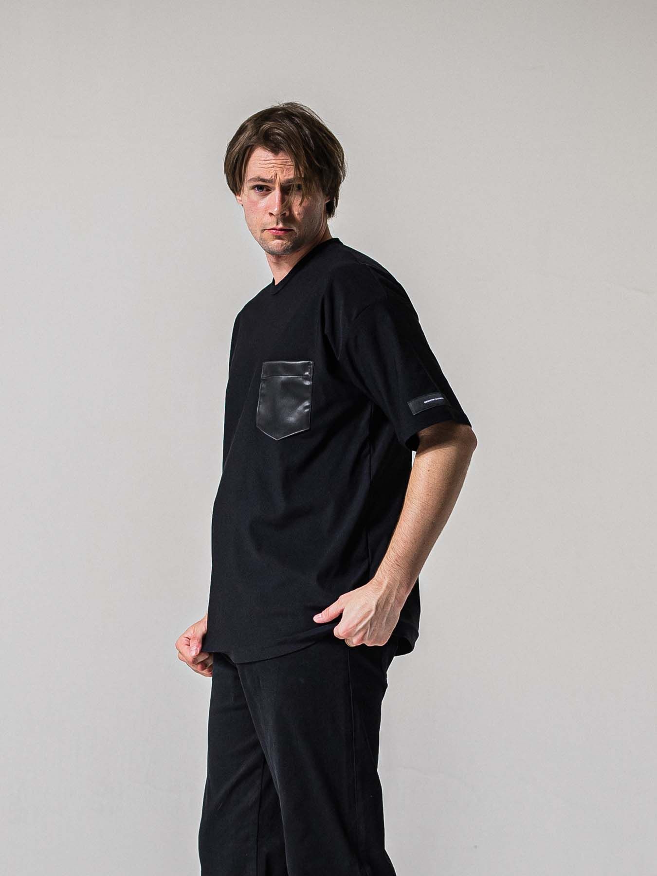 【予約品 11月16日(日) 締切】LEATER POCKET OVER NYLON T / エコレザーポケット ルーズTシャツ / ブラック