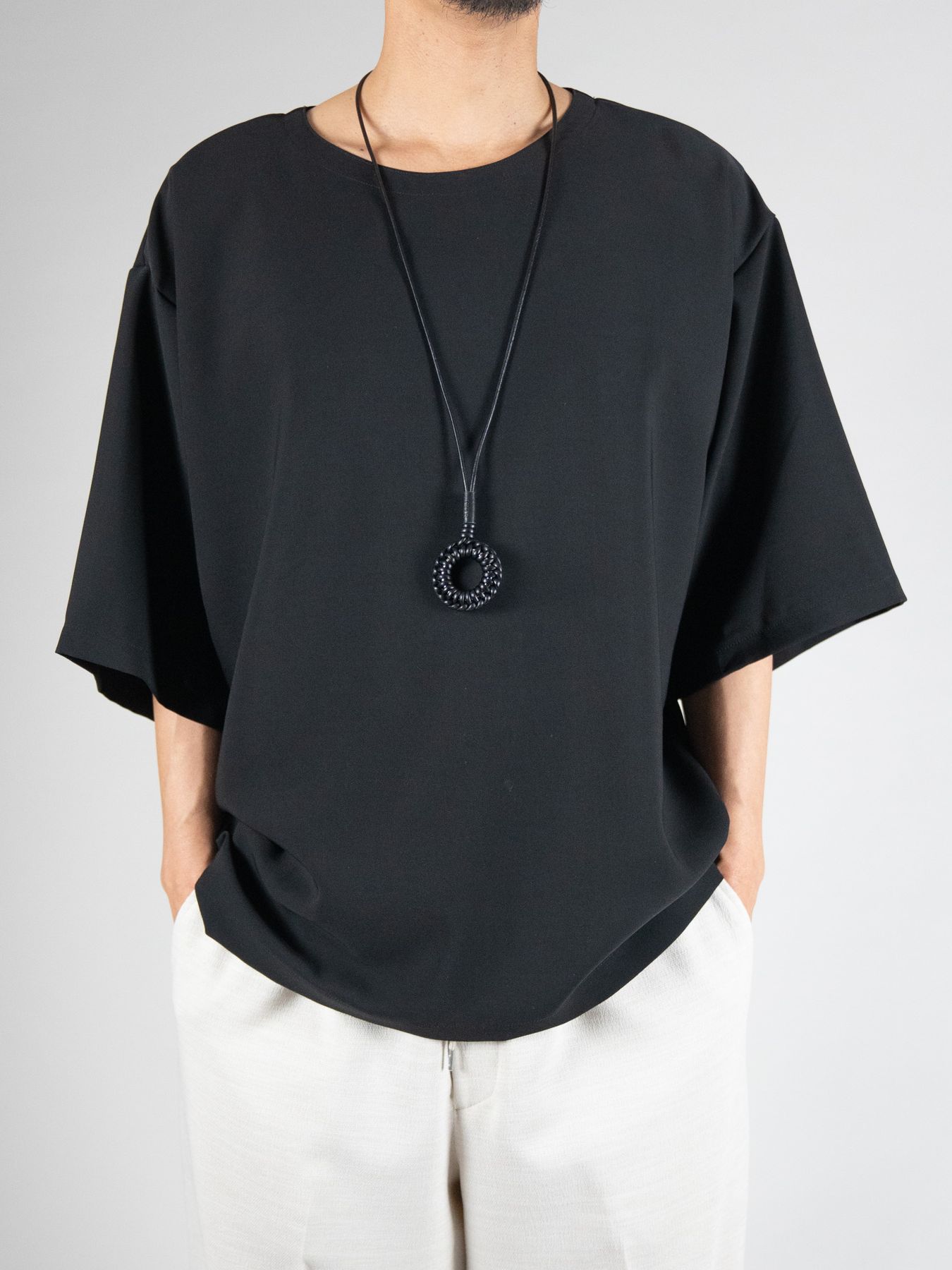 《予約品》 LEATHER BRAID CIRCLE NECKLACE / ネックレス / ブラック 【Iroquois.SENTI】