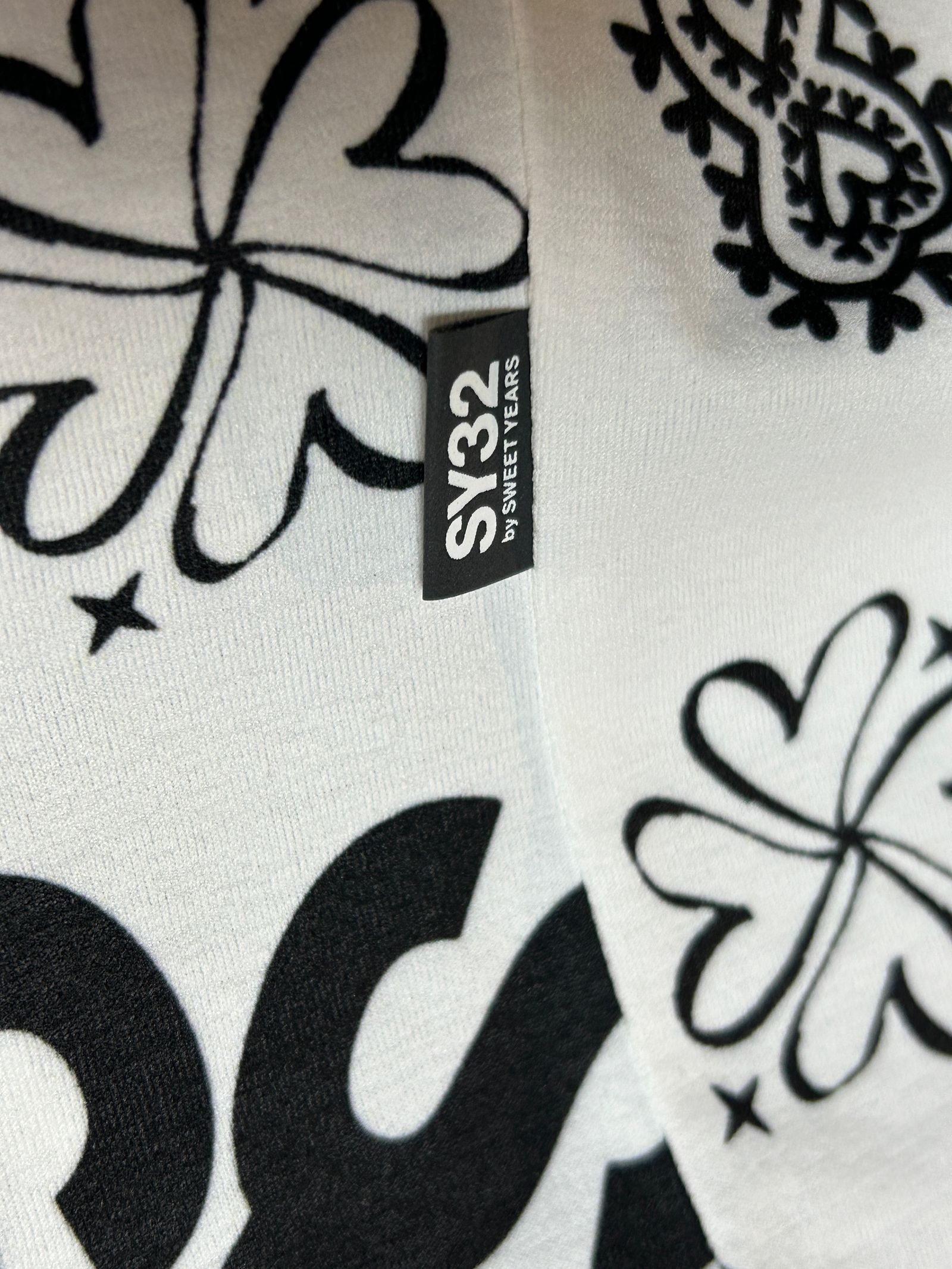 BANDANNA GRAPHIC TEE  ホワイト【SY32 by SWEET YEARS 】