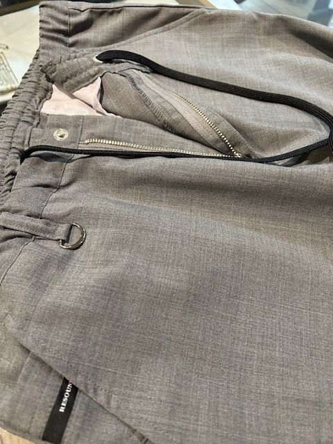 PAT WIDE EASY PANTS / ウオッシャブルトロピカルウール イージーパンツ / ライトグレー