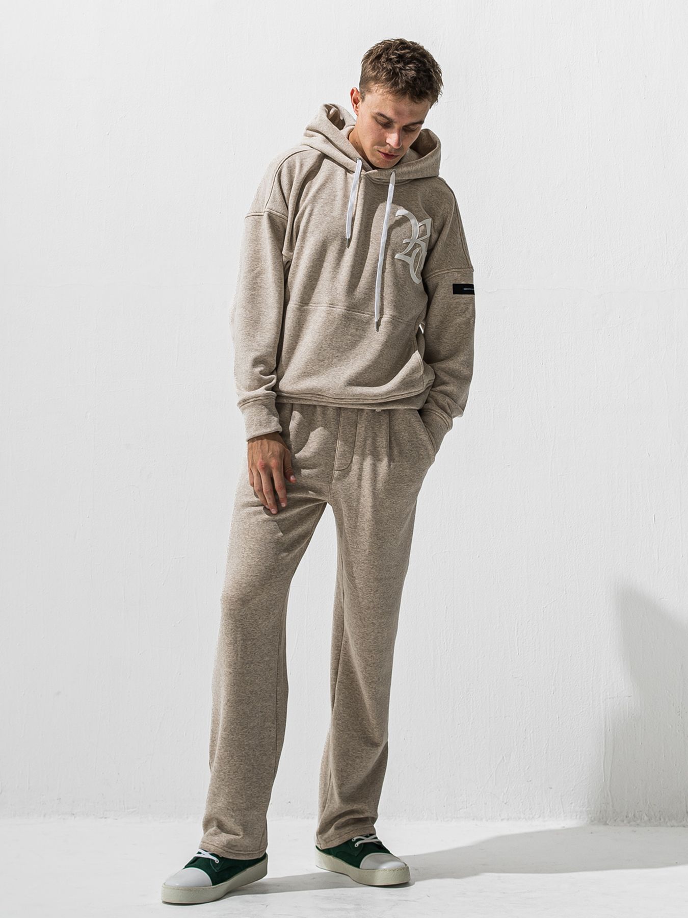 【予約品 9月6日(日) 締切】RC VELOURS FLEECE HOODIE / RCレザーワッペン 裏起毛 ルーズフーディー / ブラウン