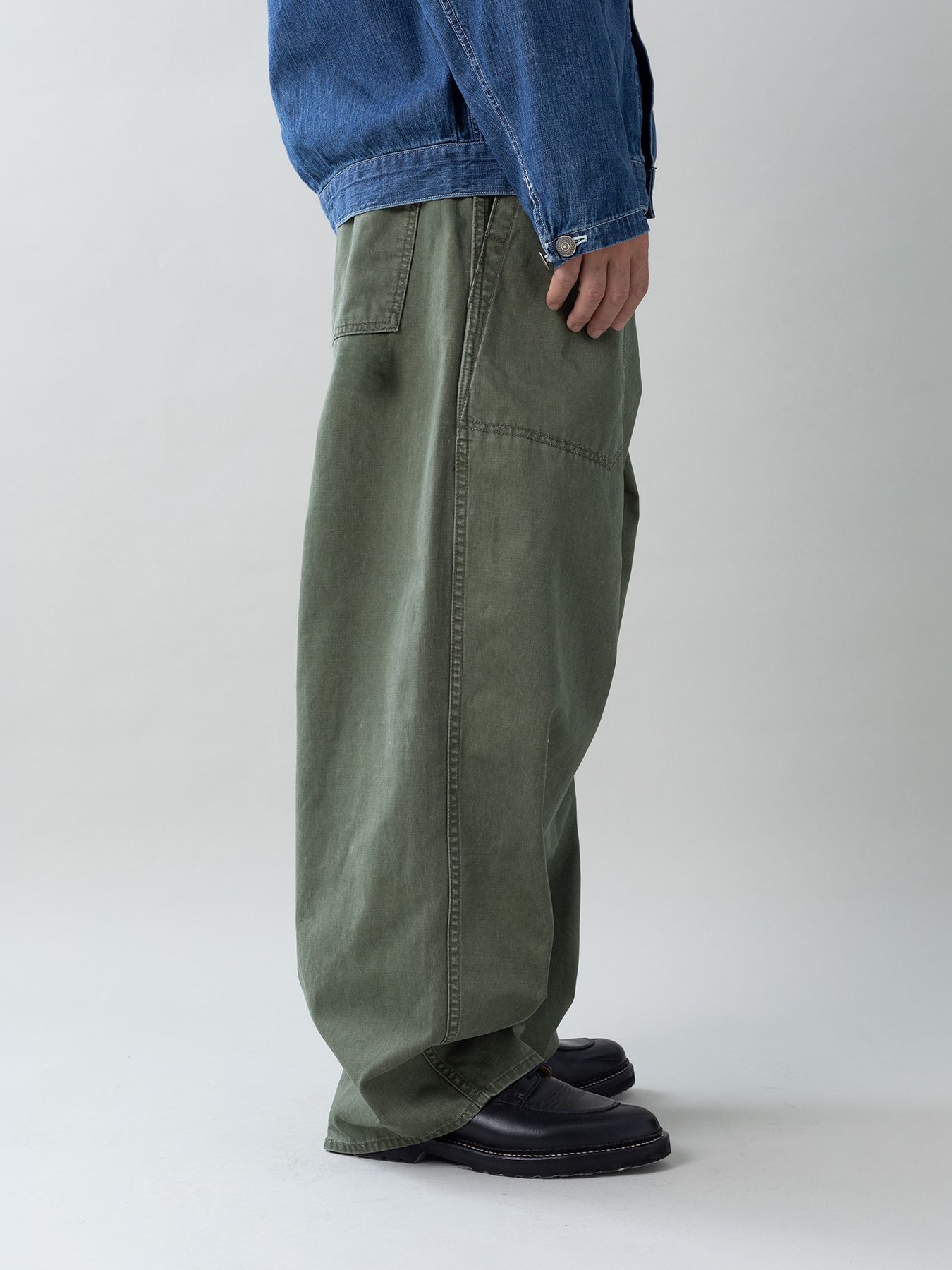 【予約品 5月6日(水) 締切】USN-MIRITARYHERRINGBONE aged / ユーズド加工 ミリタリーパンツ / カーキ