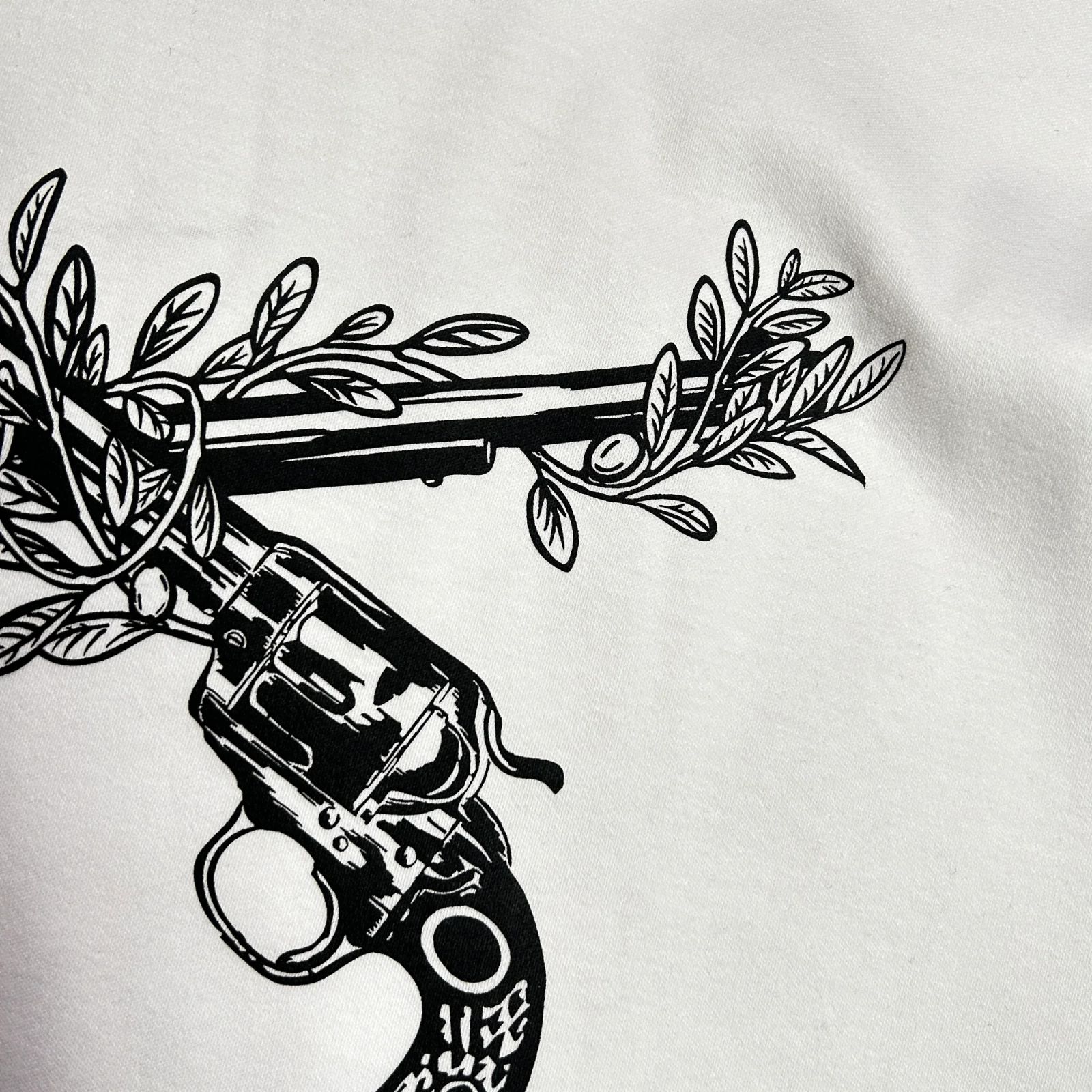 OLIVE TREE CROSSGUN T-SHIRT / WHITE / roarguns