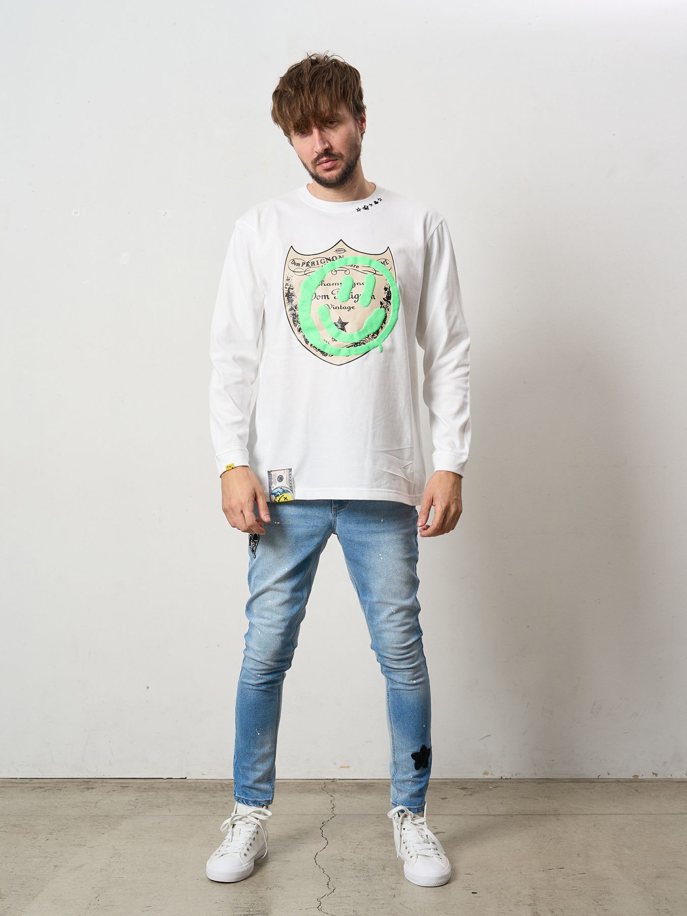 【予約品 5月8日(木) AM10時 締切】 5.6ozコットン天竺 ラベルスマイル発泡プリントLS Tシャツ / ホワイト