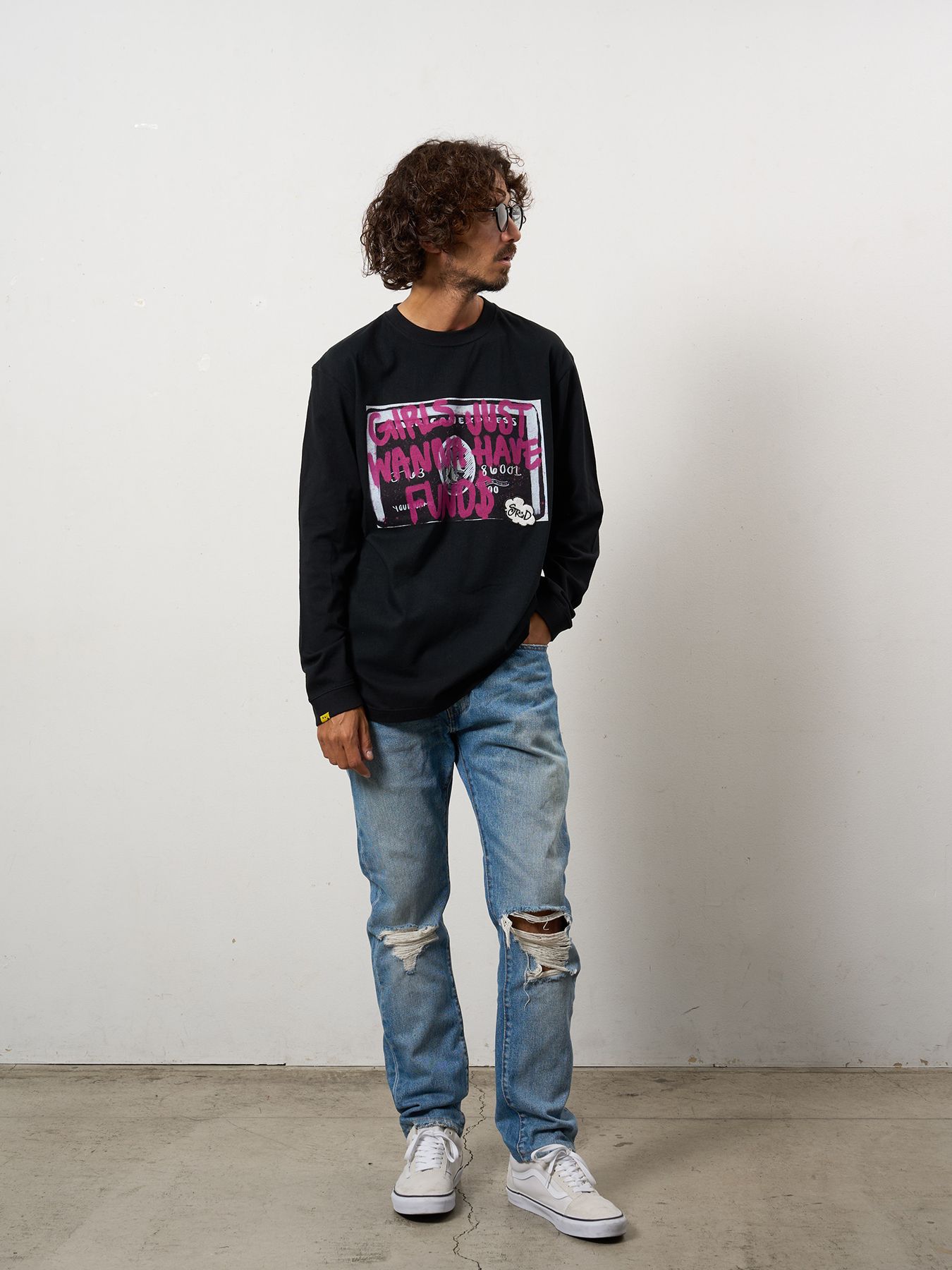 【予約品 10月16日(木) 締切】5.6ozコットン天竺 クレジットグラフィティ＆パッチ LSシャツ / ブラック